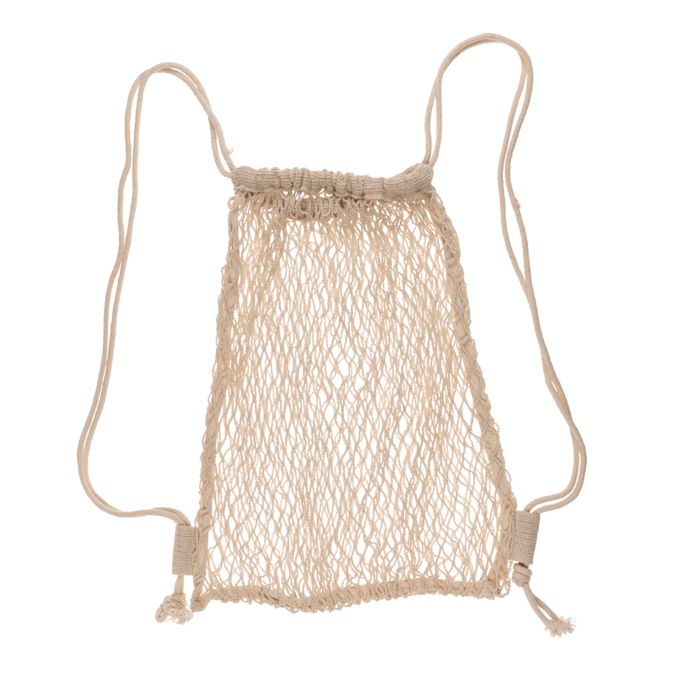 Naturfarbener Netz-Rucksack, offen. Der Rucksack hat zwei Träger und ist aus grobem Netzmaterial gefertigt.