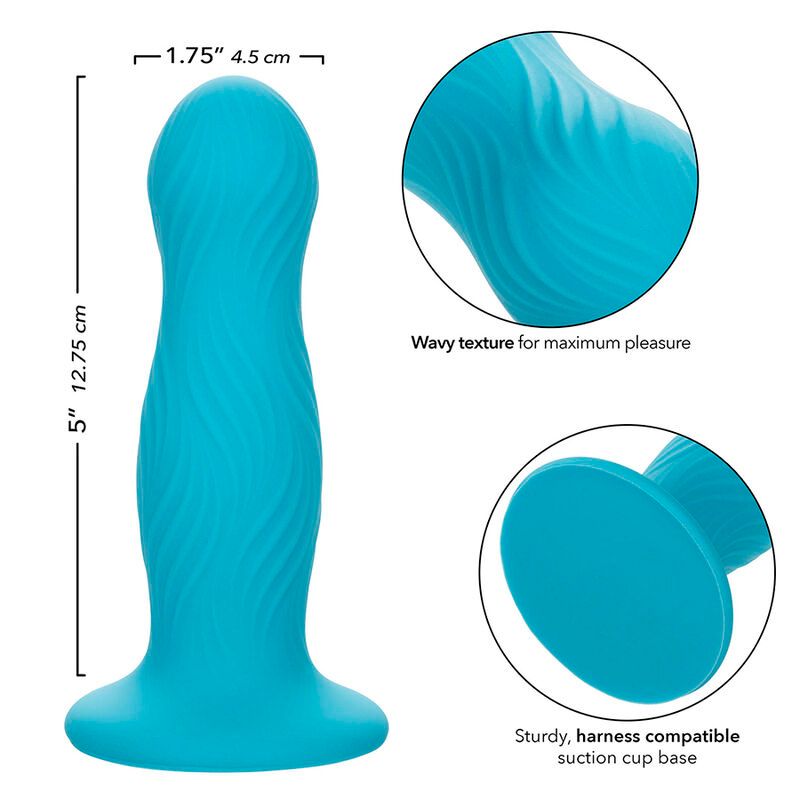 Türkisfarbener Silikon-Stimulator mit geriffelter Oberfläche. Maße: 12,75 cm lang, 4,5 cm breit. Saugnapfbasis.