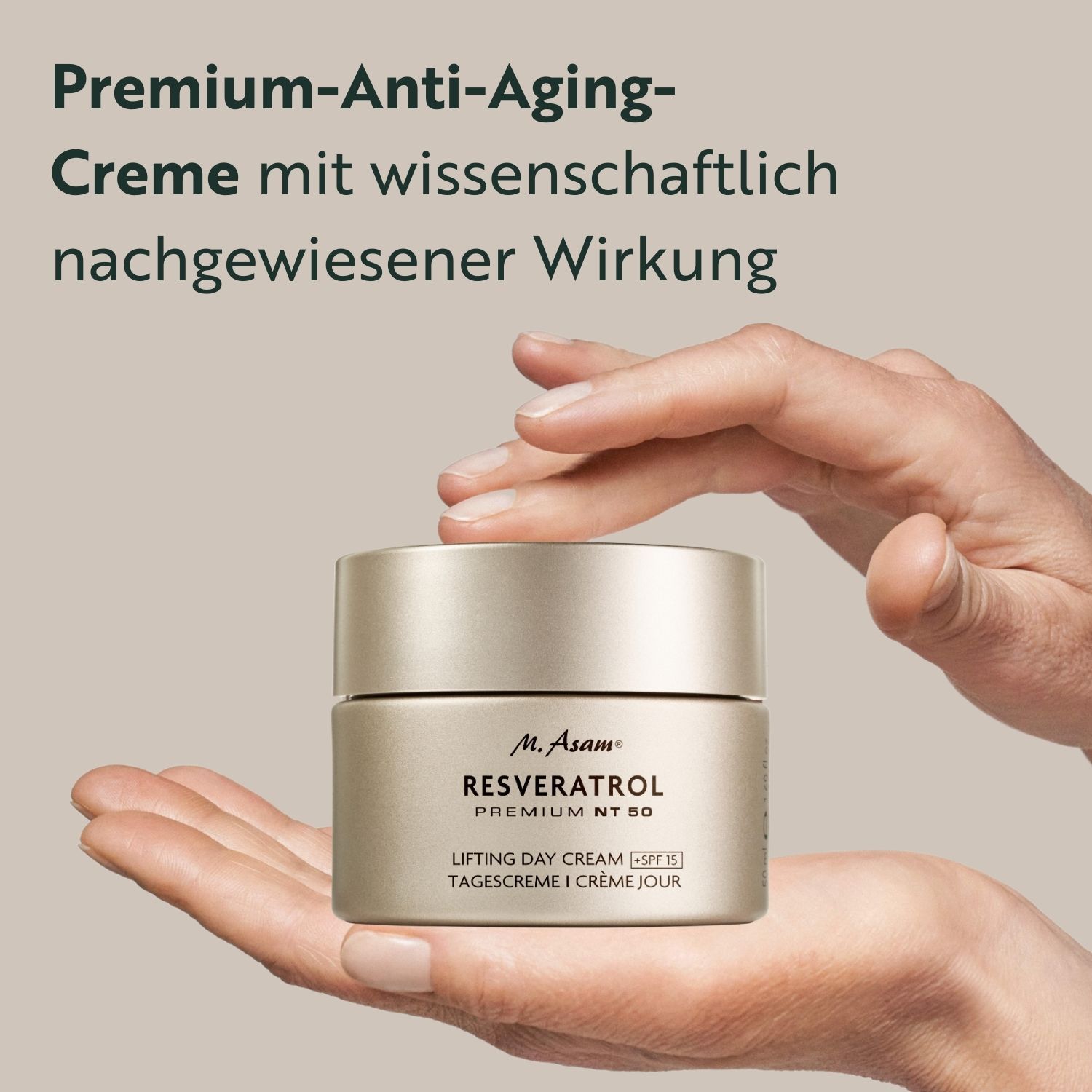 Produkt in Händen. Text: Premium-Anti-Aging-Creme mit wissenschaftlich nachgewiesener Wirkung.