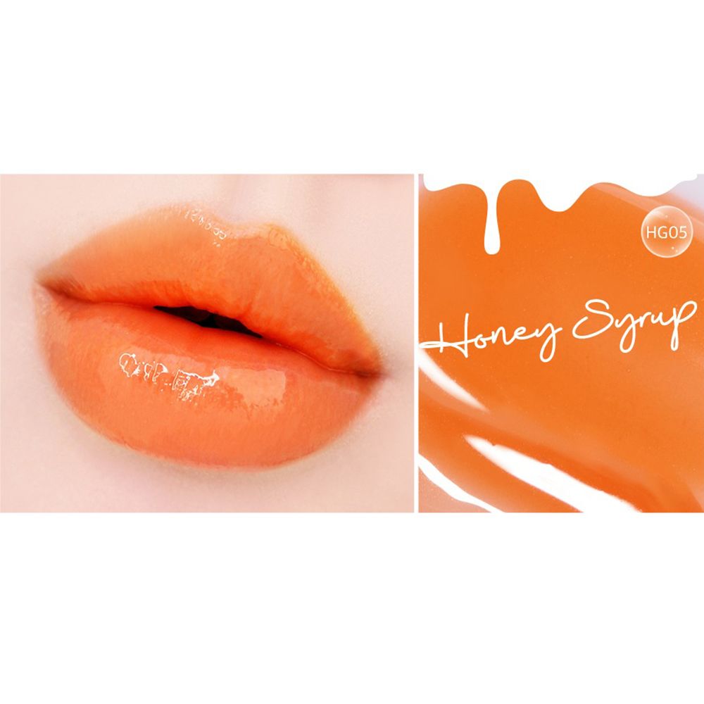 Nahaufnahme von Lippen mit glänzendem, orangefarbenem Lippenstift. Daneben Text: Honey Syrup, HG05.