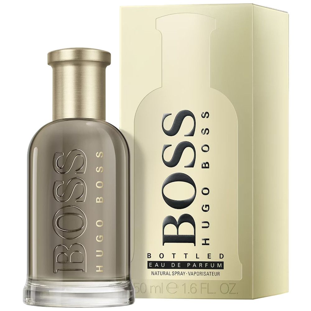 Flakon und Verpackung von Boss Bottled Eau de Parfum. Flakon mit goldfarbenem Verschluss, Schriftzug BOSS HUGO BOSS.