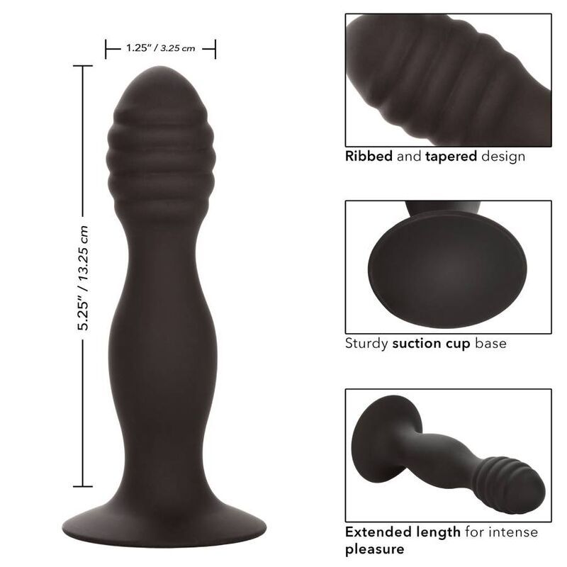 Schwarzer Anal-Stift mit gerippter Spitze und Saugnapf-Basis. Maße: 1,25 x 3,25 cm.