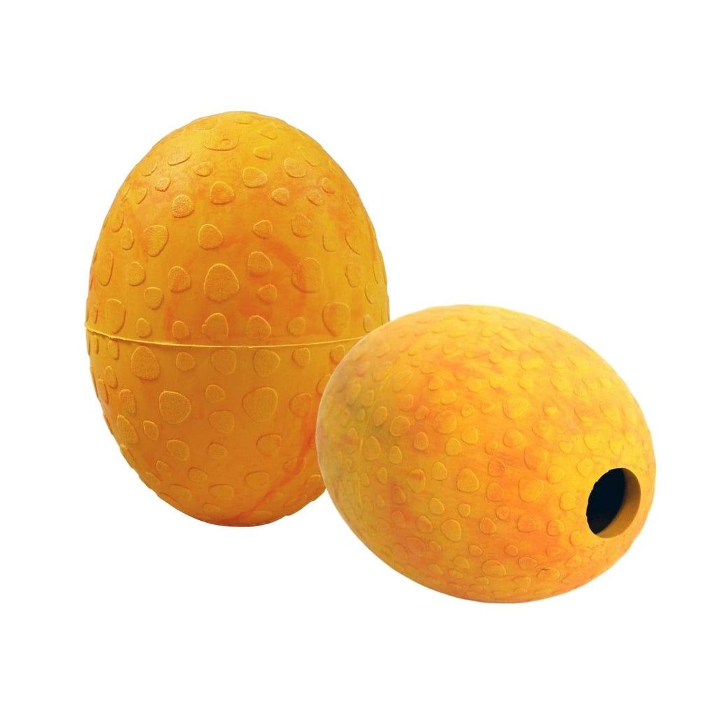 Zwei gelbe, eiförmige Spielzeuge mit Noppenmuster. Eines ist geteilt, das andere hat ein Loch.