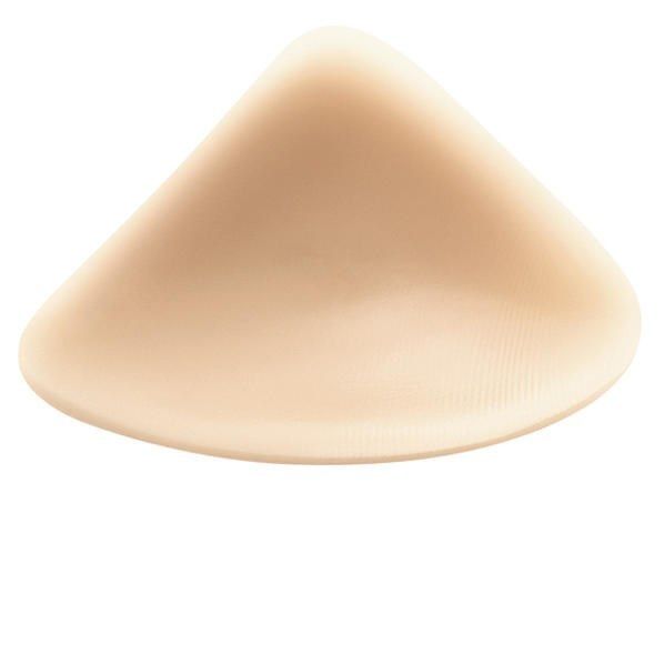 Brustprothese in mittlerer Form. Hautfarbenes, tropfenförmiges Silikon. Oberseite abgerundet, Unterseite flach.