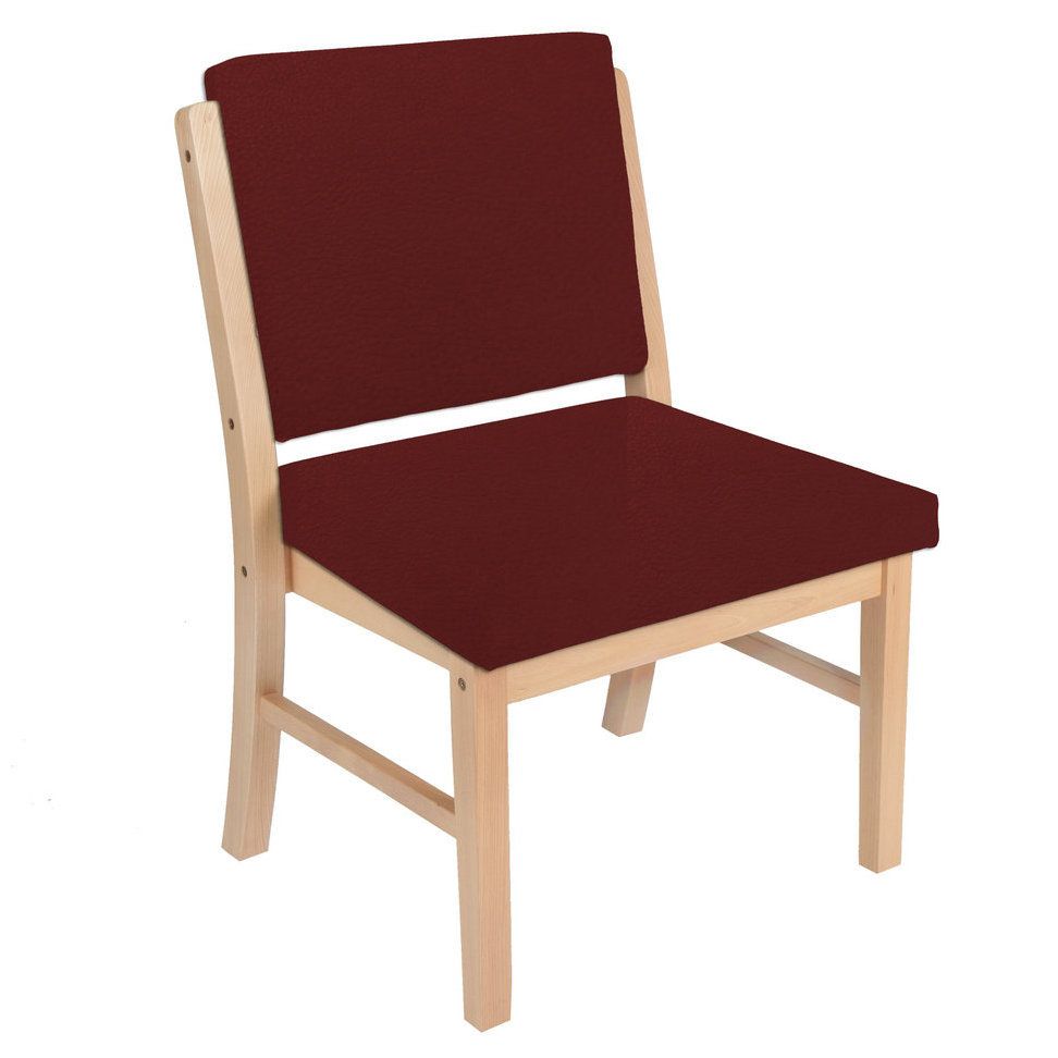 Stuhl mit rotem Sitz und Rückenlehne. Holzrahmen, helle Farbe.