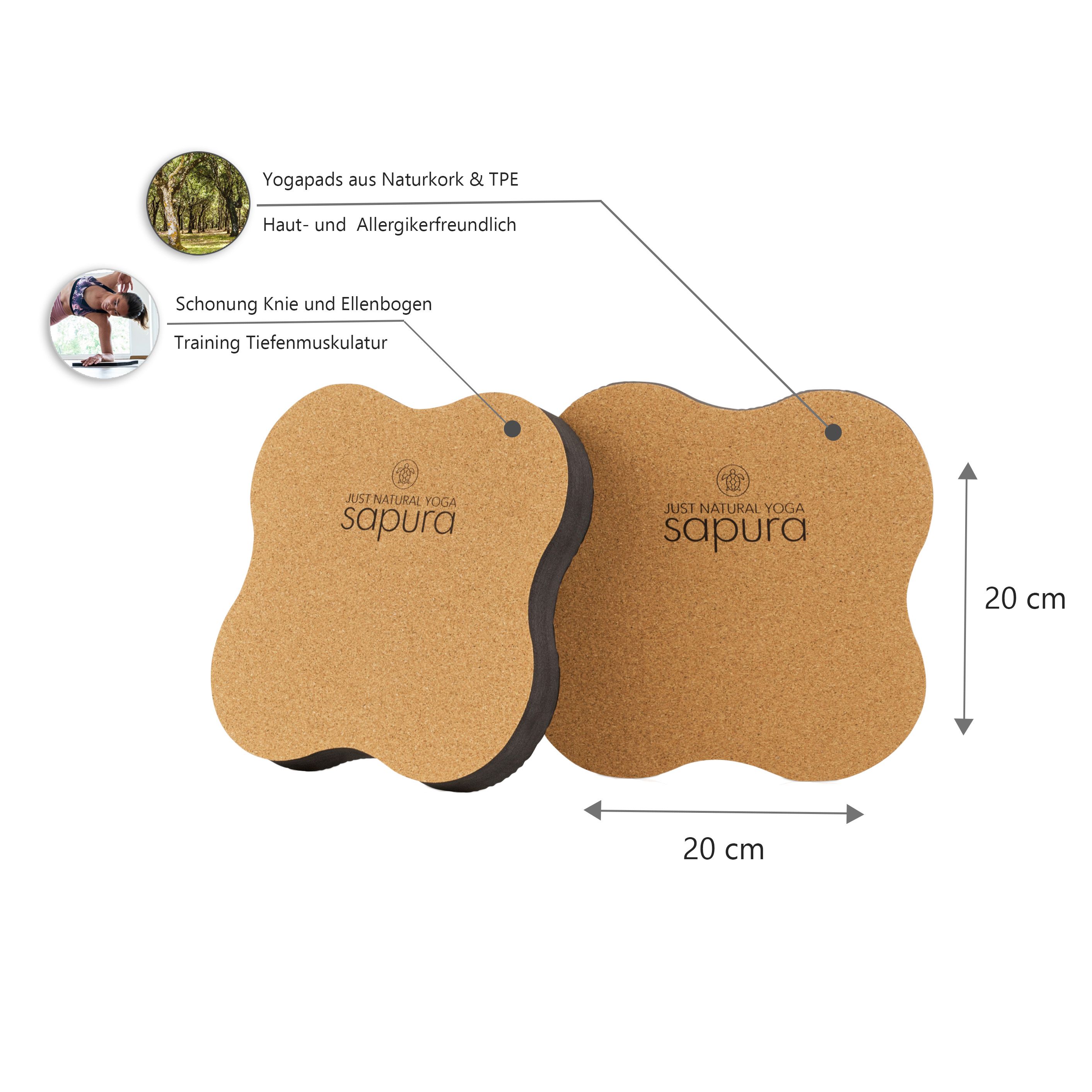 Zwei Yoga-Kniepads aus Kork. Schwarze Ränder, Logo "sapura". Maße: 20x20 cm. Text: Yogapads aus Naturkork & TPE.