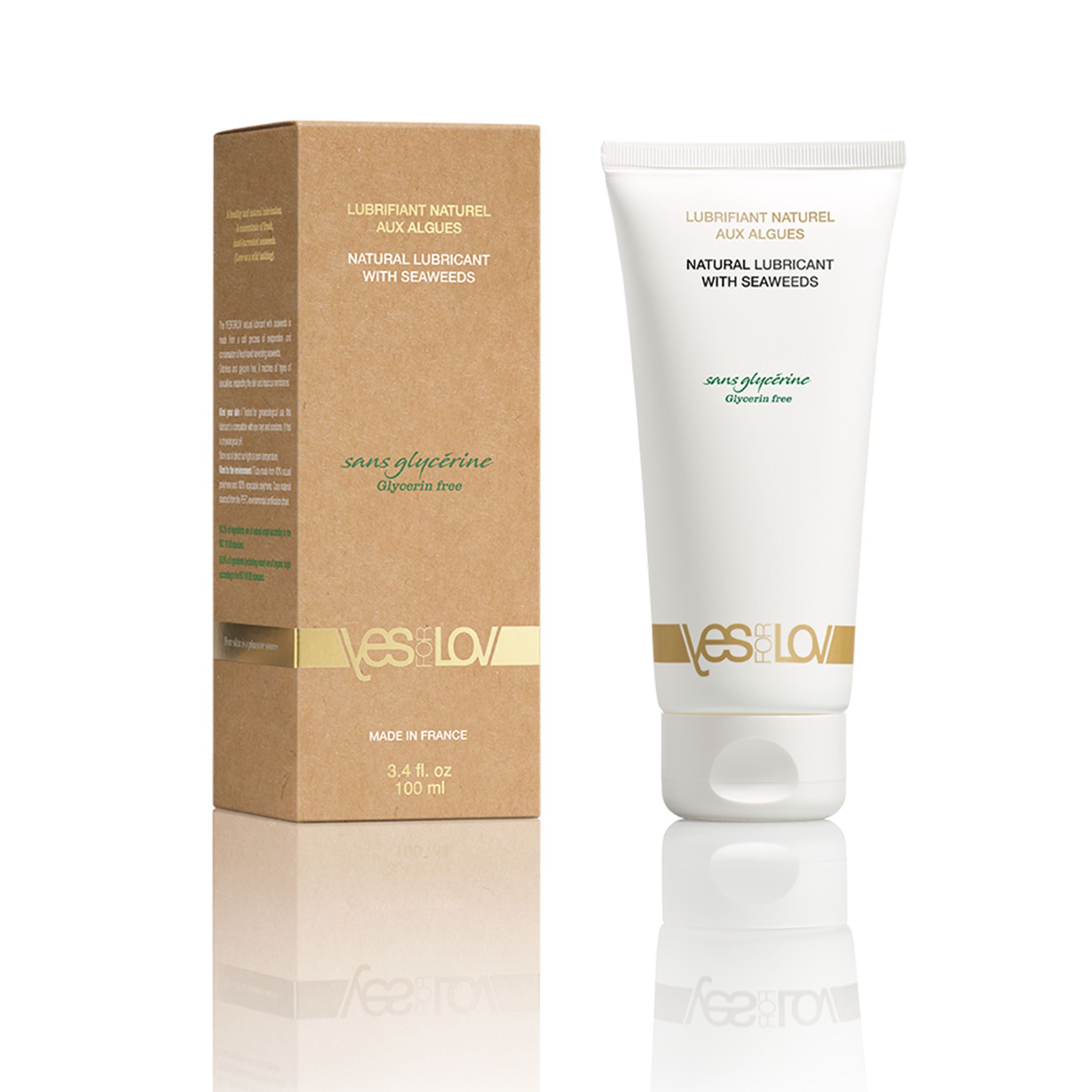 Produktverpackung und Tube nebeneinander. Verpackung aus braunem Karton mit Schriftzug. Weiße Tube mit Schriftzug.