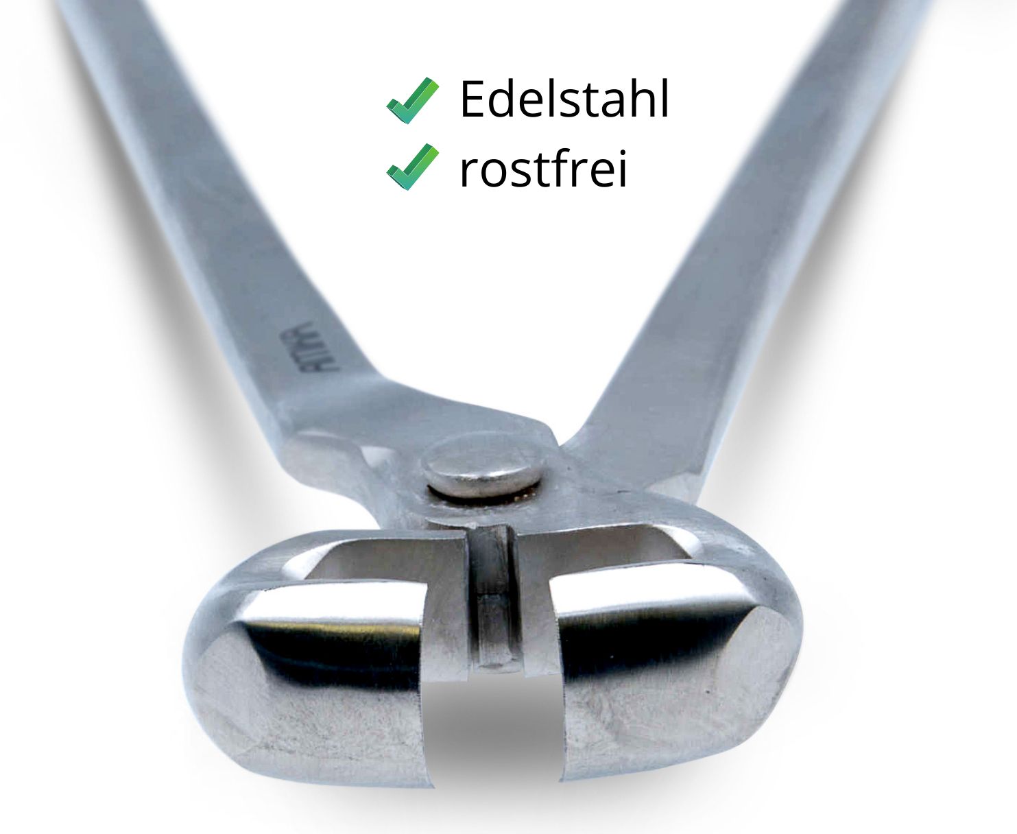Nahaufnahme der Hufschneidezange. AMKA-Logo sichtbar. Text: Edelstahl, rostfrei.