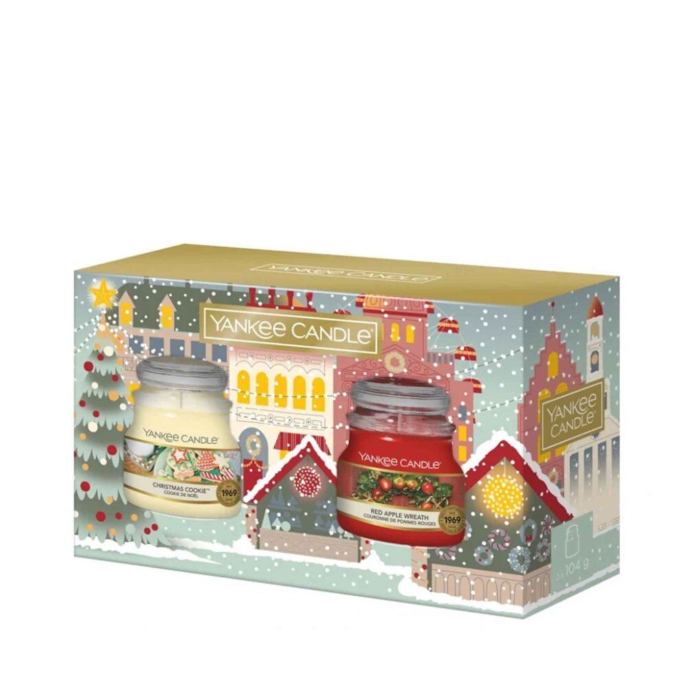 Geschenkbox mit zwei Duftkerzen. Aufschrift Yankee Candle. Kerzen in Gläsern mit Deckel. Weihnachtliches Design auf der Verpackung.