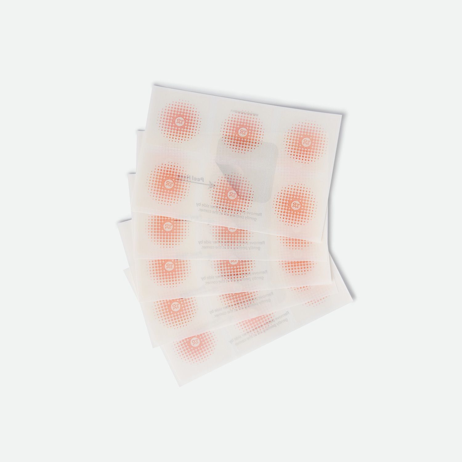 Mehrere CBD-Pflaster. Quadratische Form mit rotem Punktmuster. Transparente Oberfläche.