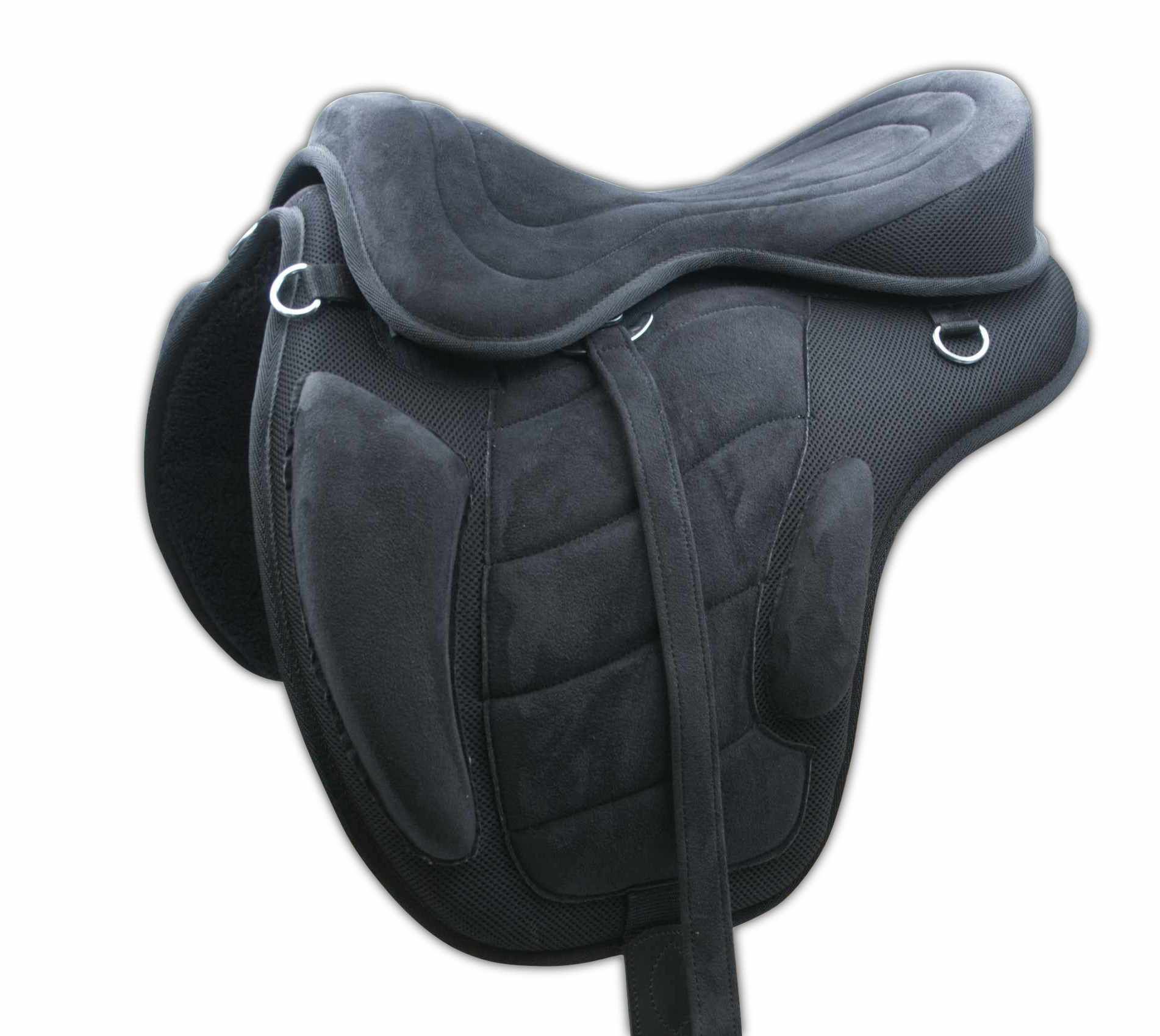 Schwarzer baumloser Sattel. Oberseite und Seiten aus schwarzem Stoff, gepolstert. D-Ringe und Gurte.
