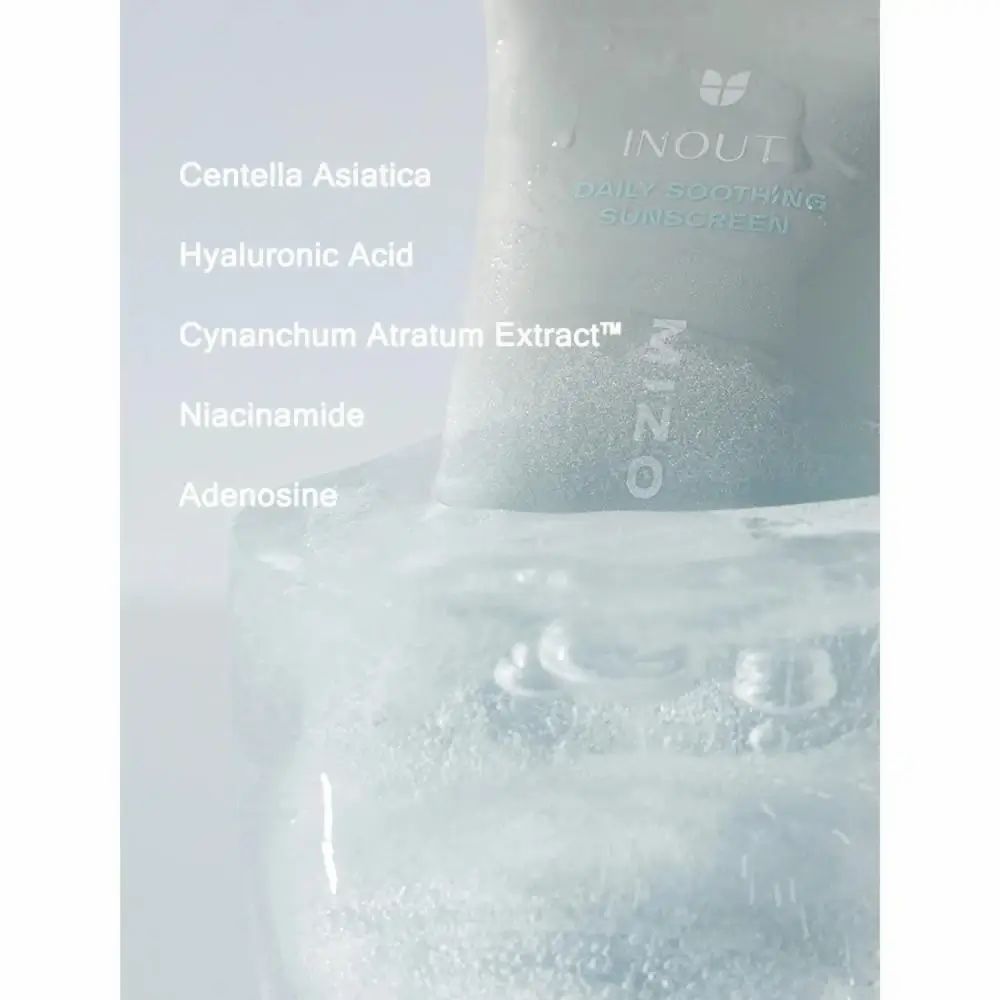 Produkt in Wasser. Text: Centella Asiatica, Hyaluronic Acid, Cynanchum Atratum Extract, Niacinamide, Adenosine. Text: INOUT, MIZON.