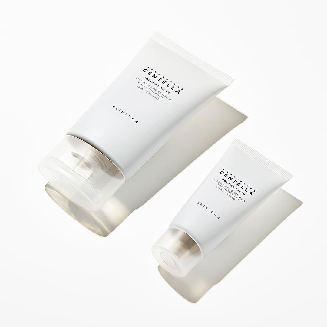 Zwei Tuben SKIN1004 Madagascar Centella Soothing Cream in verschiedenen Größen, auf weißem Hintergrund.