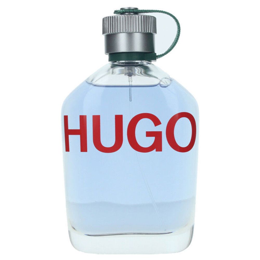Hellblauer Hugo Boss Flakon mit rotem HUGO-Schriftzug. Silberner Verschluss, grüne Schlaufe.