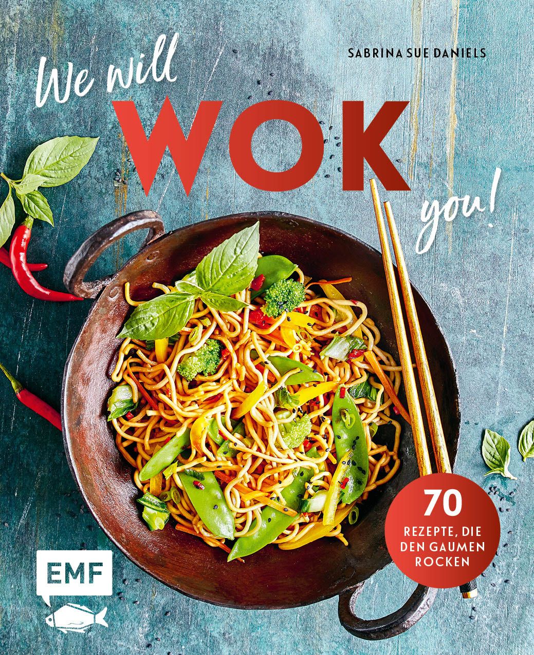 Kochbuch mit dem Titel "We will WOK you!". Auf dem Cover ein Wok mit Nudeln und Gemüse. Autor: Sabrina Sue Daniels. 70 Rezepte.