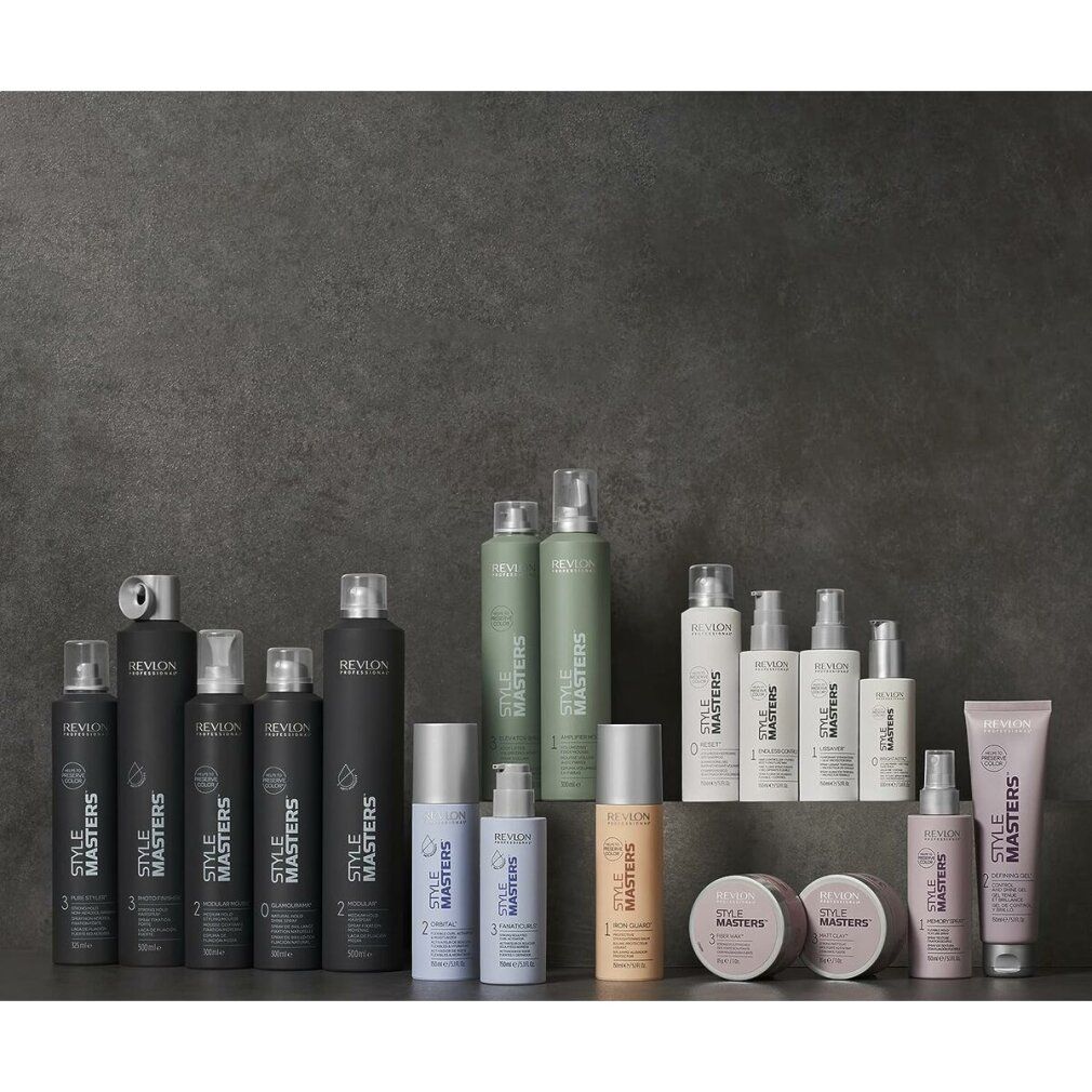 Verschiedene Revlon Style Masters Produkte. Flaschen, Tuben und Tiegel. Verschiedene Farben und Größen. Text: Style Masters.