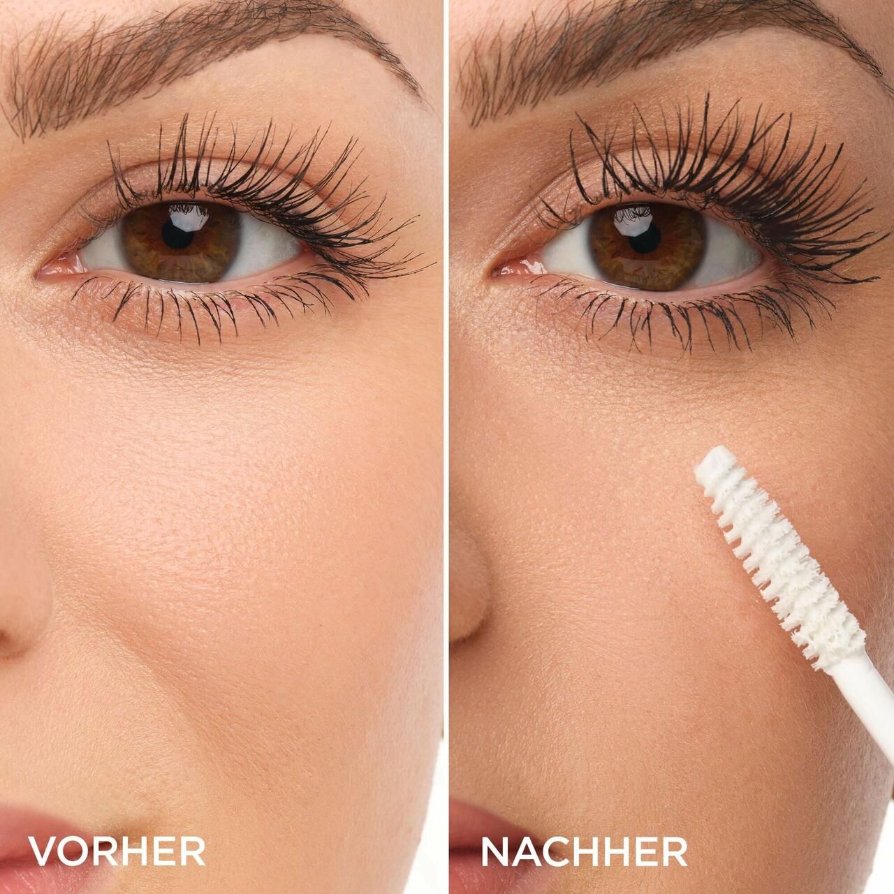 Zwei Augenpartien, links mit weißer Mascara-Basis, rechts mit getuschten Wimpern. Bürste sichtbar.
