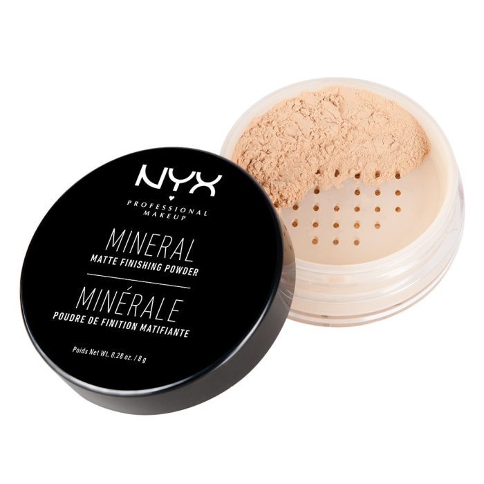 Schwarzer Tiegel mit Mineral-Finishing-Puder. Deckel mit Produktnamen und Text. Offener Behälter mit Puder. Beige Farbe.