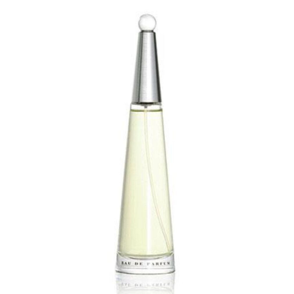 Parfümflasche mit silberfarbenem Verschluss und durchsichtigem Glas. Aufschrift: L'Eau d'Issey Eau de Parfum.