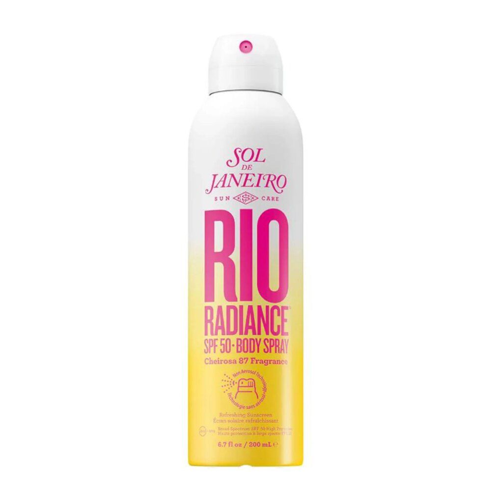 Weiß-gelbe Sprühflasche mit pinkfarbenem "RIO RADIANCE"-Schriftzug. SPF 50-Body Spray. Marke: Sol de Janeiro.