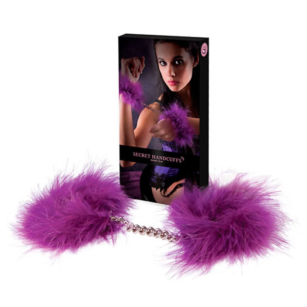 Lila Marabou-Handschellen mit Kette und Verpackung. Auf der Verpackung: Produktabbildung und Schriftzug "Secret Handcuffs".