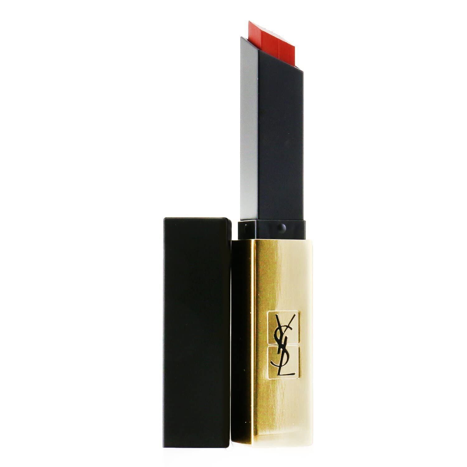 Goldfarbener Lippenstift mit schwarzem Deckel und roter Mine. YSL-Logo auf dem goldenen Gehäuse.