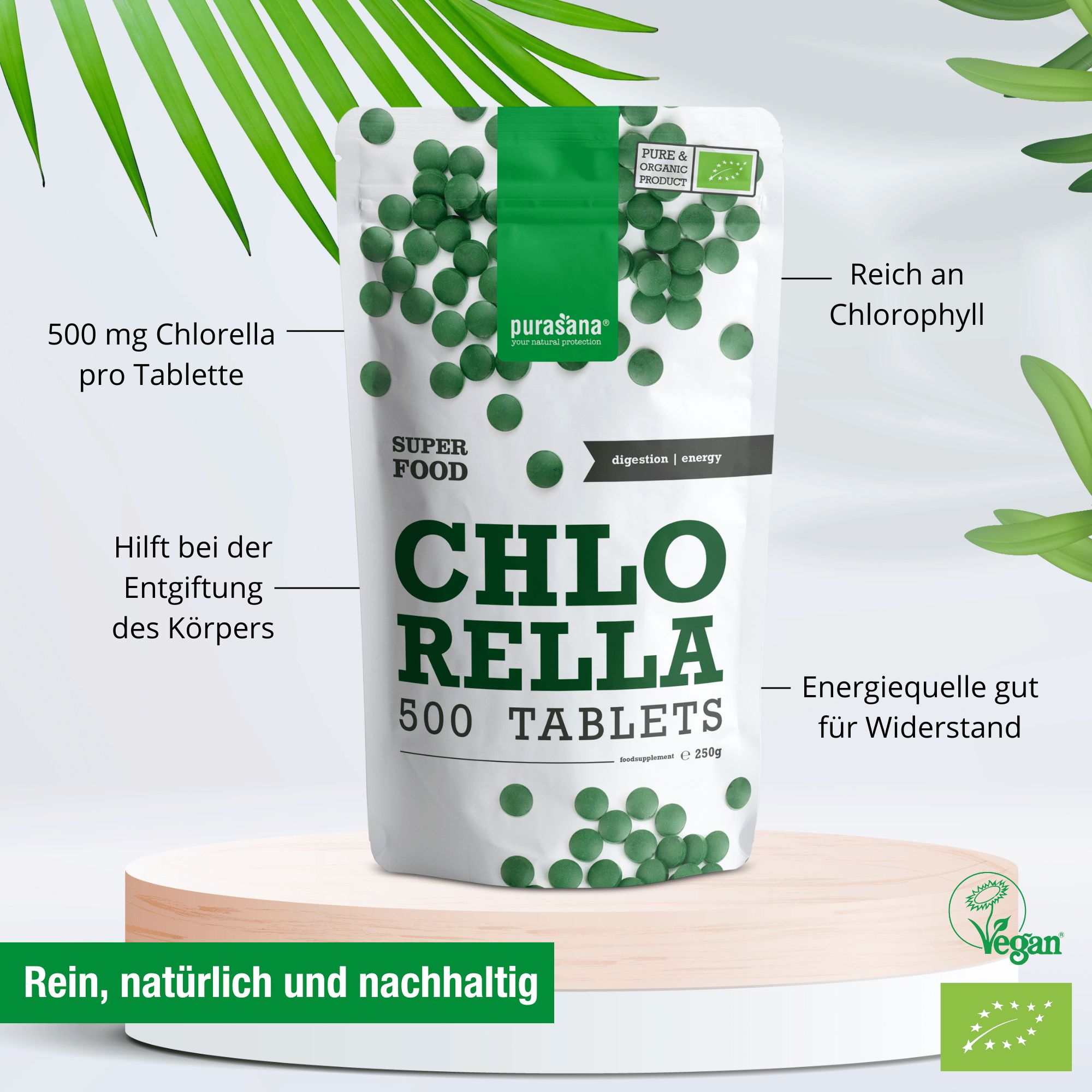 Beutel mit Chlorella-Tabletten. Aufschrift: Chlorella 500 Tabletten. Marke: Purasana. Bio-Siegel. Text: Rein, natürlich und nachhaltig.