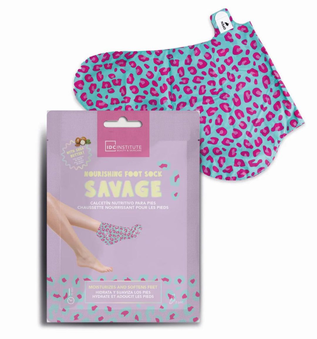 Fußmaske und Verpackung. Verpackung lila mit Fußabbildung. Socke mit Leopardenmuster. Marke: IDC Institute. Text: Savage.