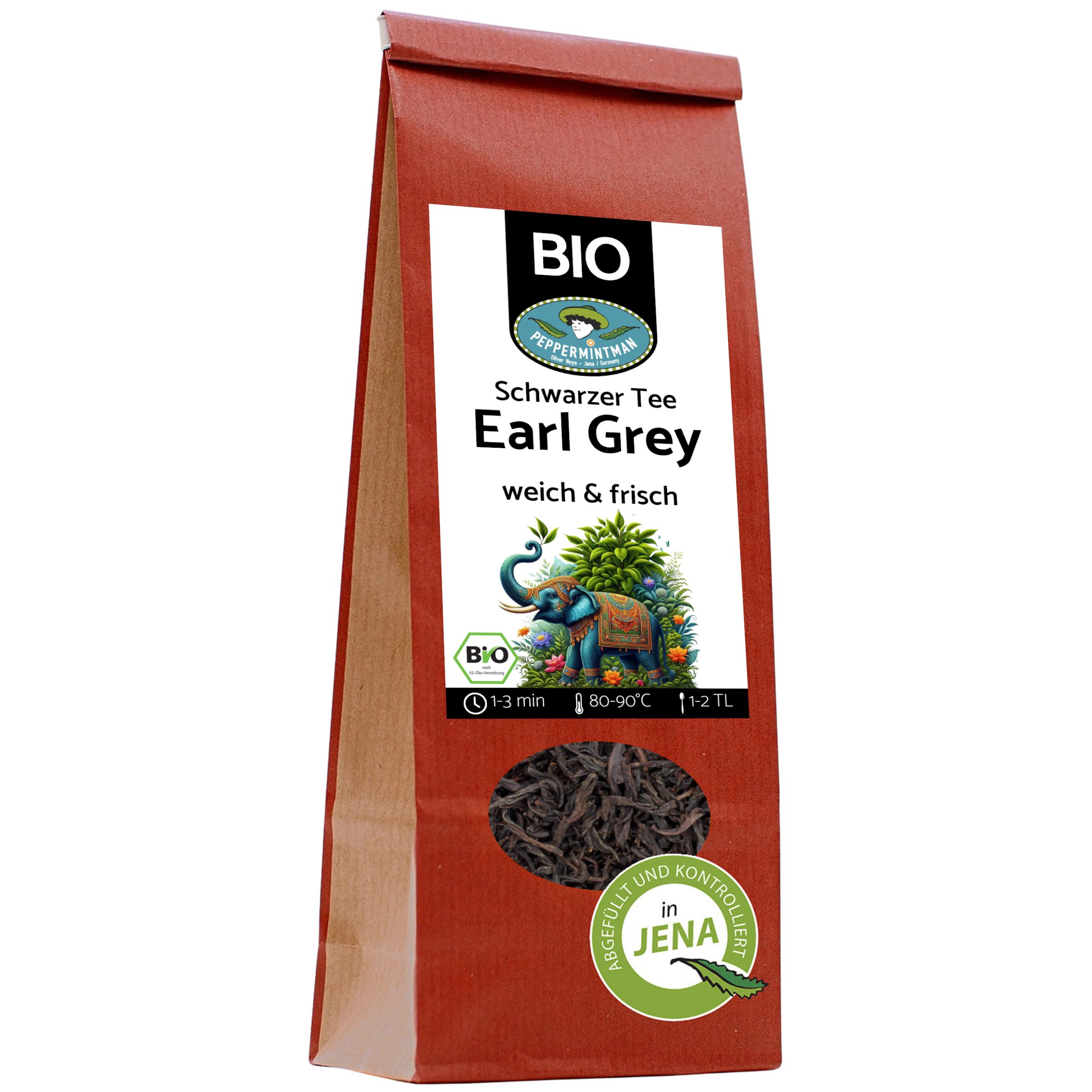 Braune Papiertüte mit Aufdruck. Enthält schwarzen Tee Earl Grey. Bio-Siegel und Logo. Text: weich & frisch. Hergestellt in Jena.