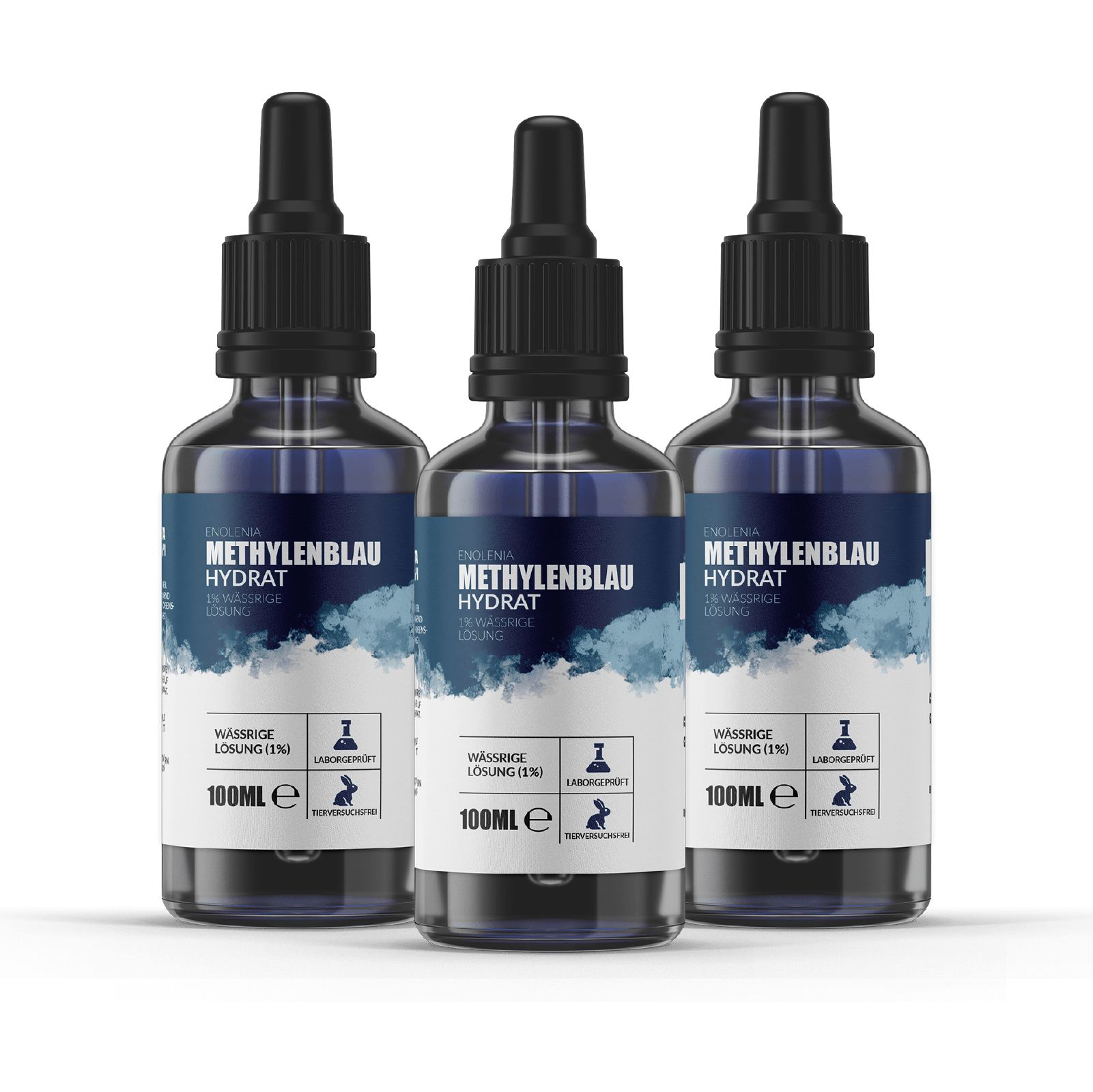Drei Flaschen mit blauer Flüssigkeit und schwarzen Tropfverschlüssen. Auf den Etiketten steht Methylenblauhydrat, wässrige Lösung (1%).