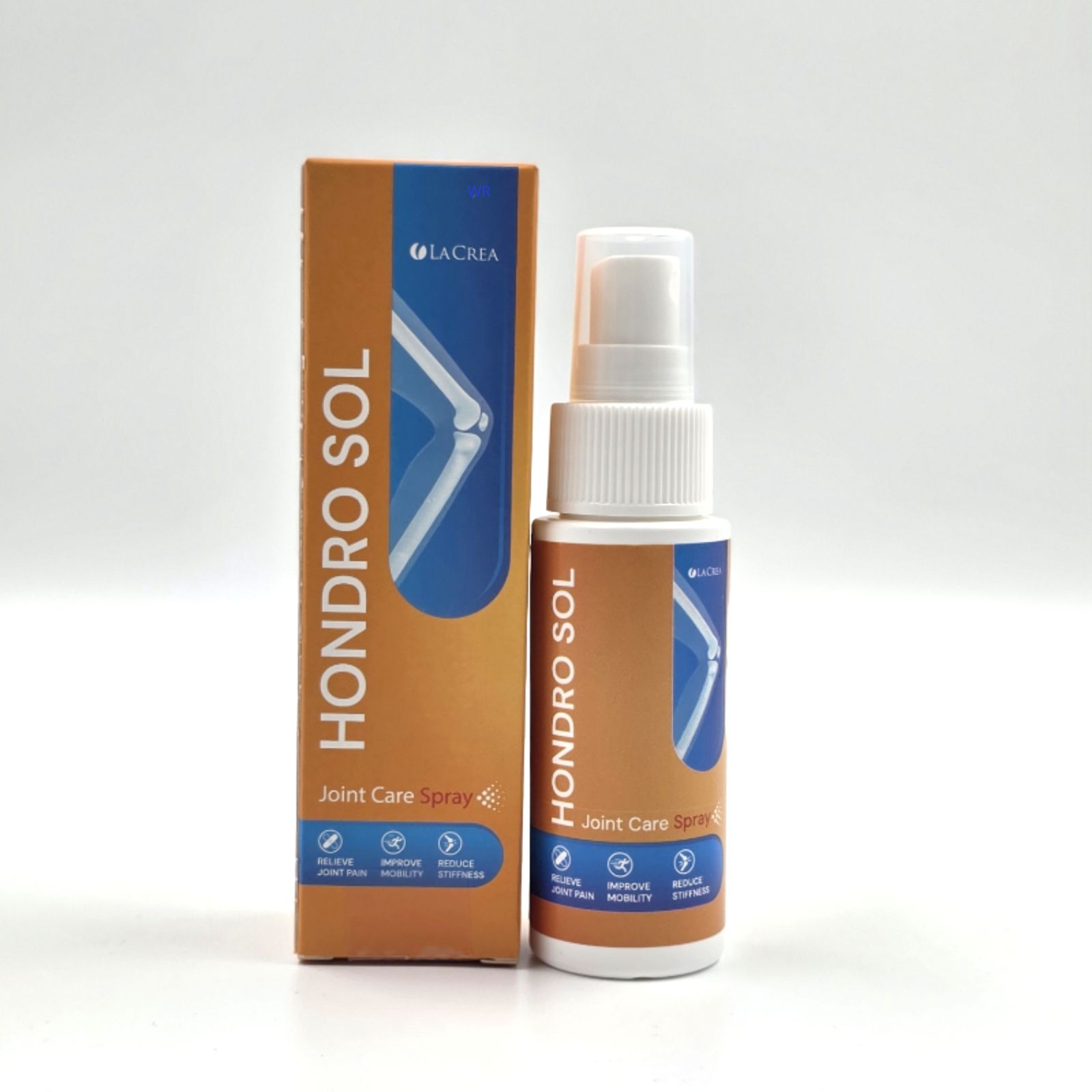 Produktflasche und Verpackung. Weiße Sprühflasche und orange-braune Schachtel. Text: "Hondro Sol", "Joint Care Spray". Blaue Symbole.