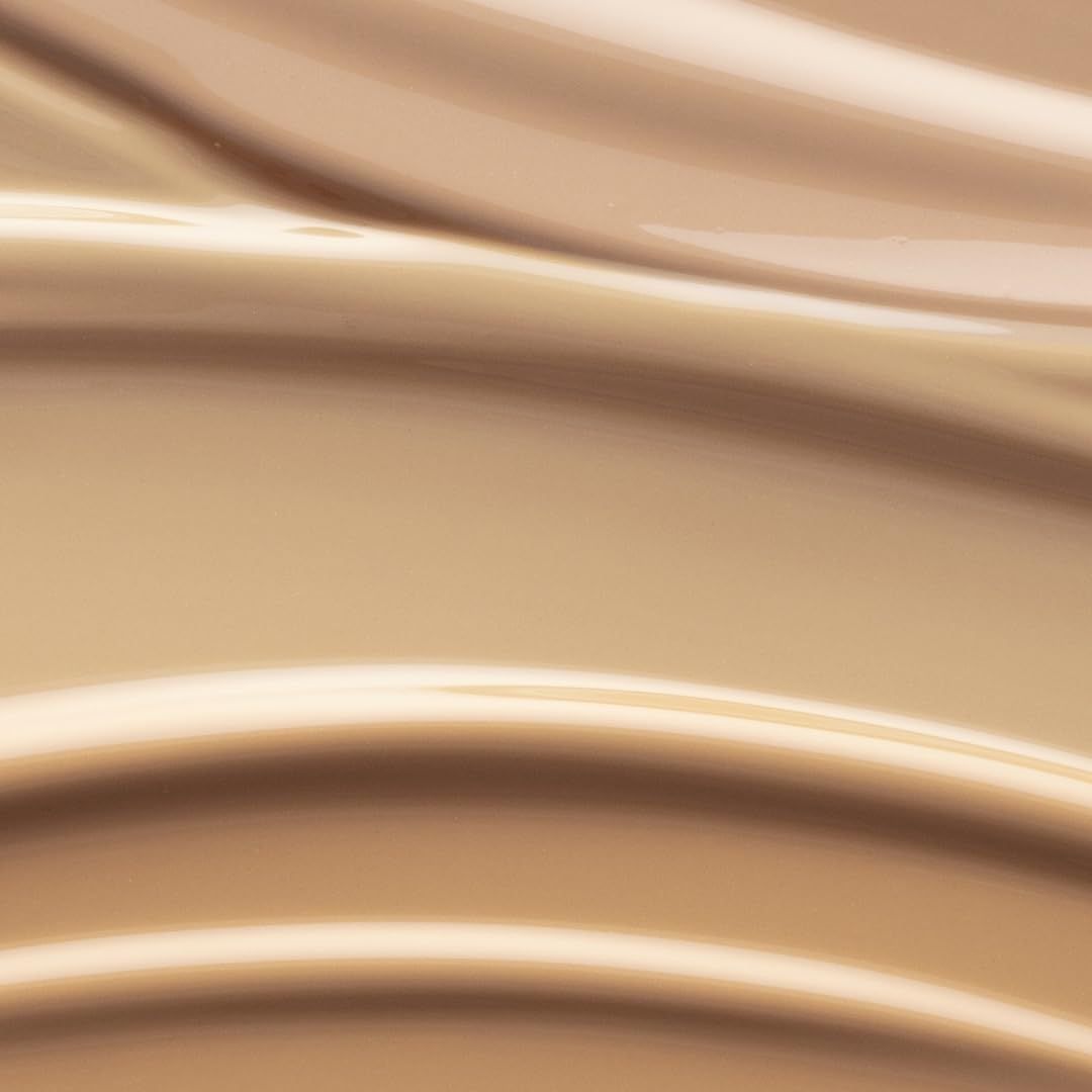 Nahaufnahme von wellenförmiger Foundation. Beige-farben. Glatte Textur.