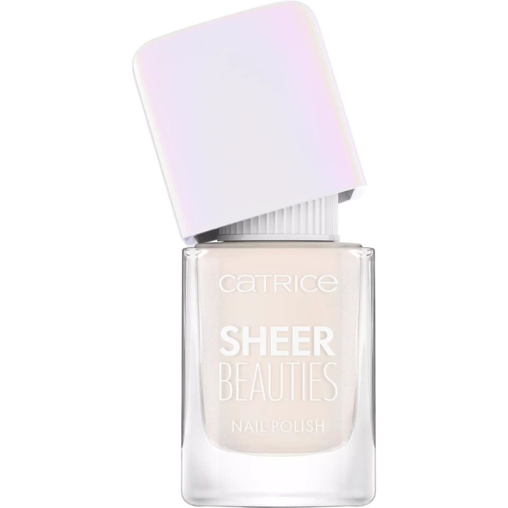 Nagellackflasche mit leicht geöffnetem Deckel. Aufschrift: CATRICE SHEER BEAUTIES NAIL POLISH.