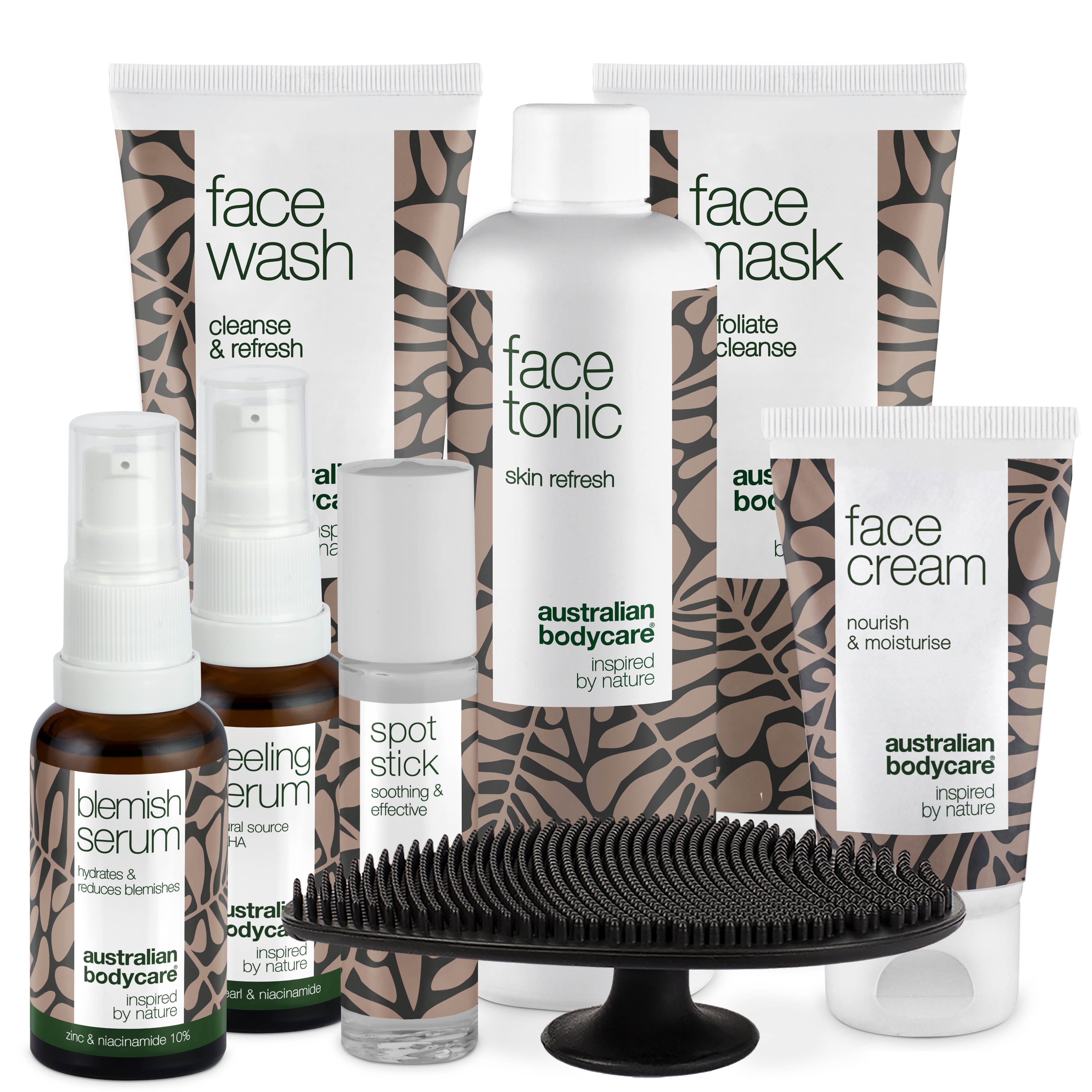Set mit 8 Gesichtspflegeprodukten. Enthält Face Wash, Face Mask, Face Cream, Face Tonic, Blemish Serum, Peeling Serum, Spot Stick.