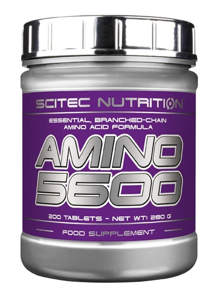 Zylindrische Dose mit silbernem Deckel. Auf lila Etikett: "SCITEC NUTRITION", "AMINO 5600", "200 Tablets - Net WT: 280 G".