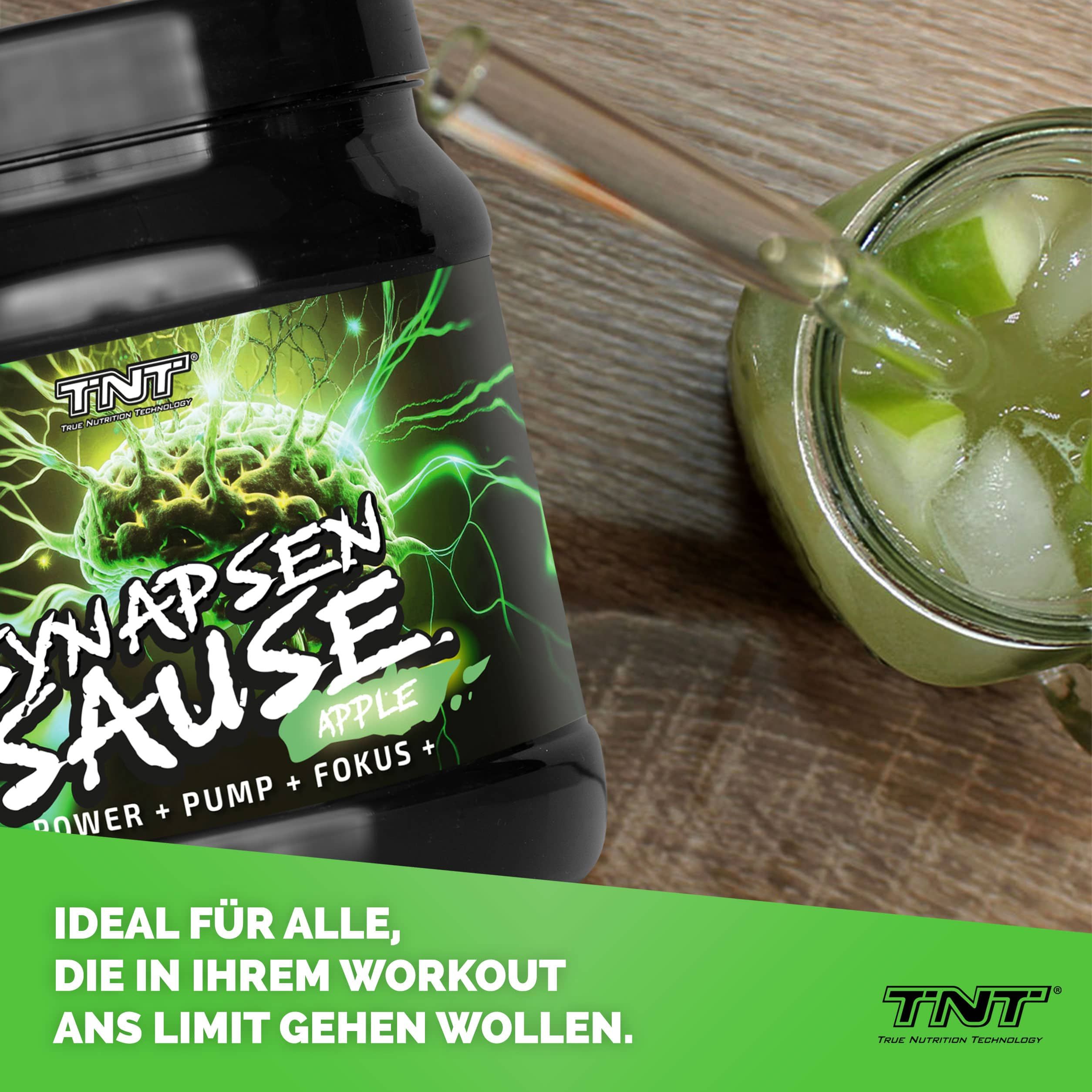 Dose mit grünem Etikett und Aufschrift: SYNAPSEN SAUSE, APPLE. Logo: TNT. Glas mit Getränk und Eiswürfeln.