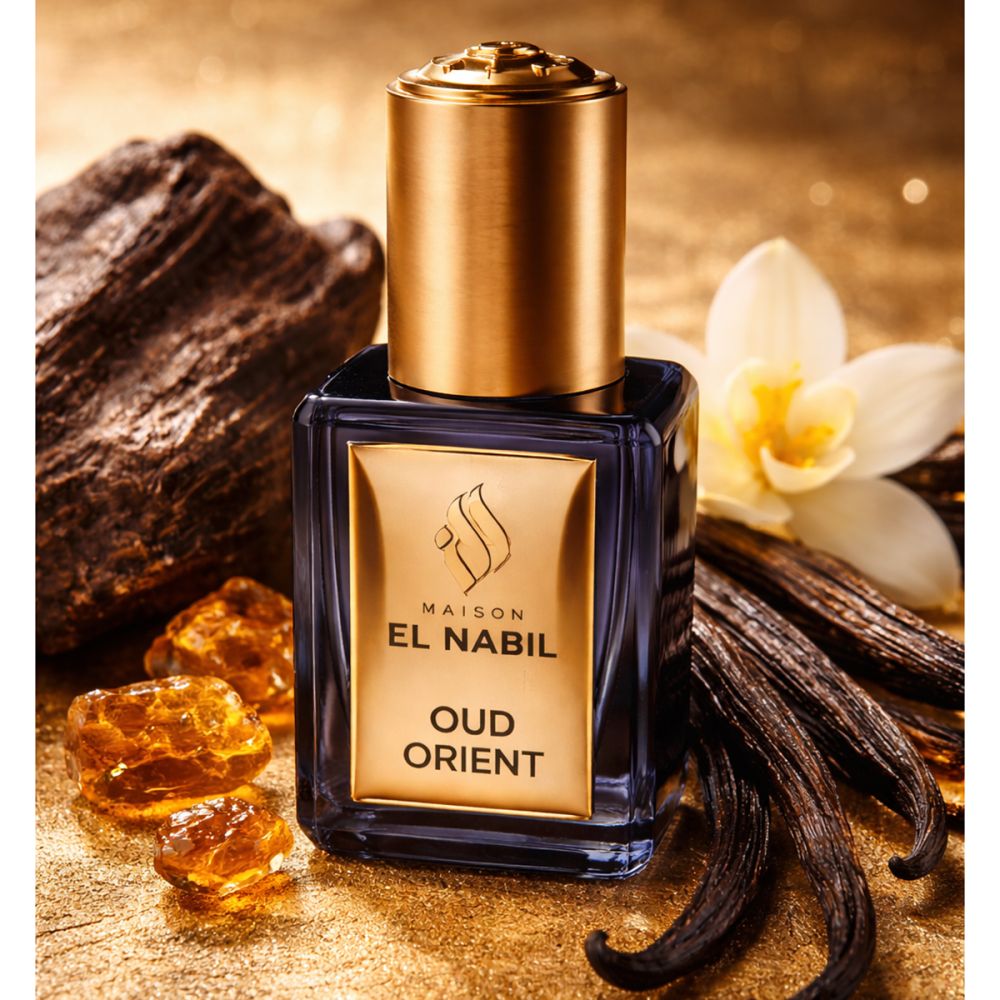 Dunkelblaue Flasche mit goldener Kappe. Aufschrift: Maison El Nabil Oud Orient. Neben Holz, Vanille und Blüten.