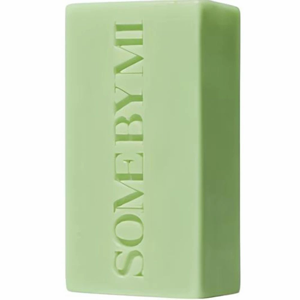 Grünes Seifenstück mit dem Text SOME BY MI. Rechteckige Form. Der Text ist vertikal angeordnet.