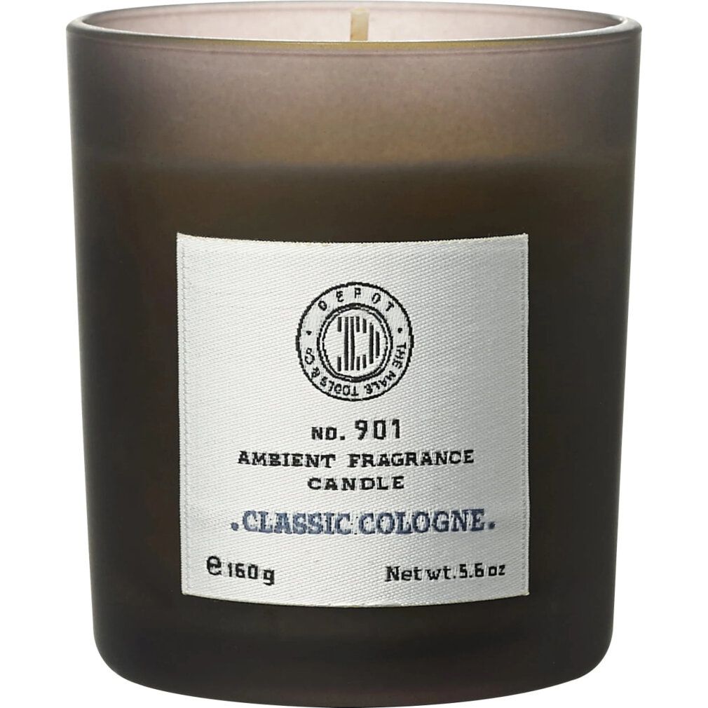Braune Duftkerze in Glasbehälter. Aufkleber mit Text: No. 901, Classic Cologne, Depot. Nettogewicht 5.6 oz, 160g.