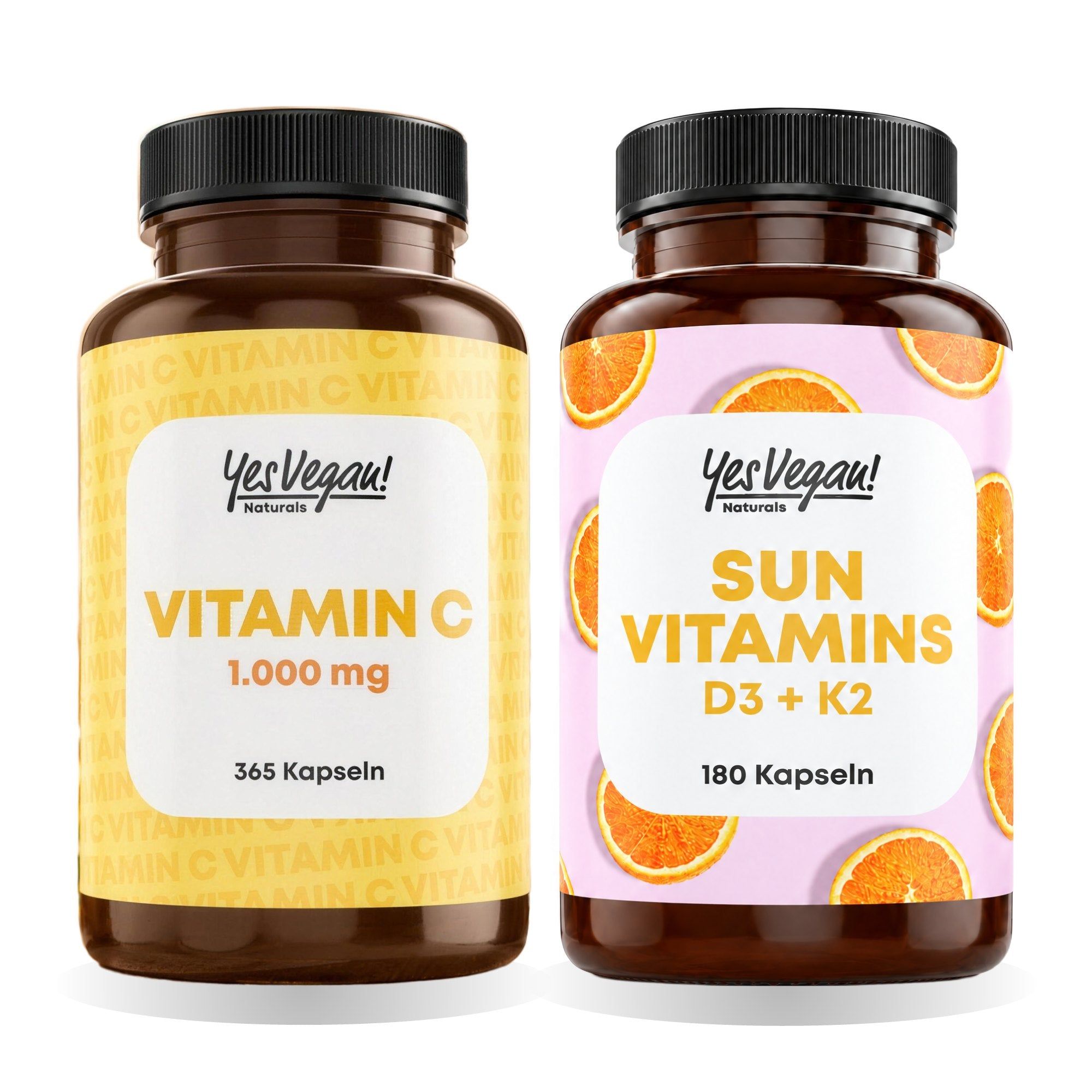 Zwei Flaschen YesVegan! Naturals: "Vitamin C 1.000 mg" (365 Kapseln) und "Sun Vitamins D3+K2" (180 Kapseln).