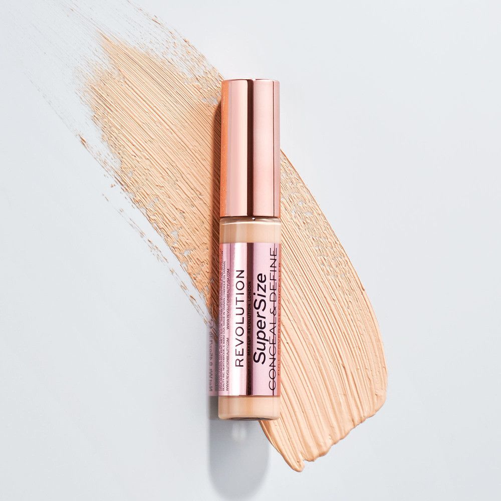Concealer-Fläschchen mit Applikator und Swirl. Aufschrift: Makeup Revolution, Super Size Conceal & Define. Roségoldener Deckel.