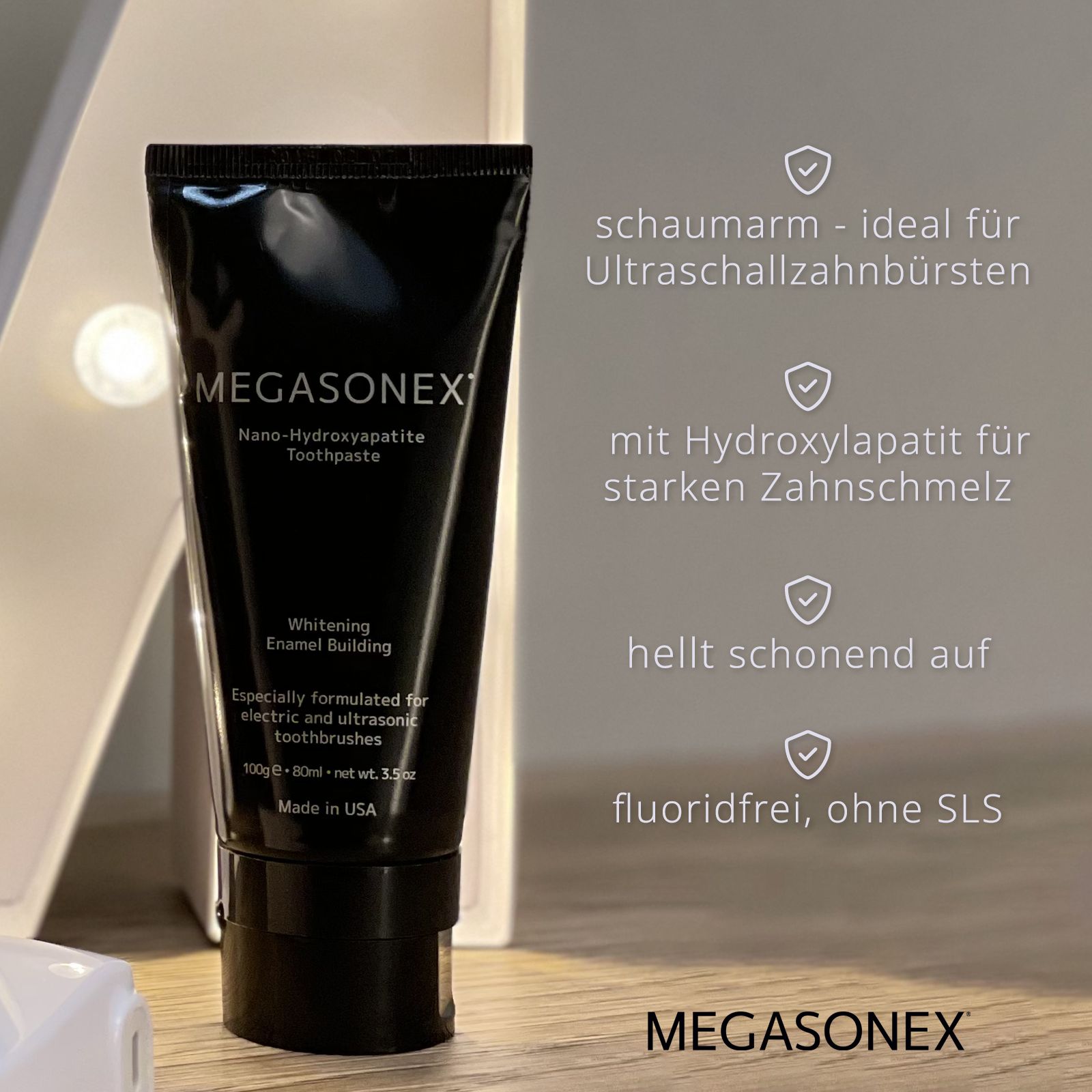 Schwarze Tube mit "MEGASONEX"-Logo. Text: "Nano-Hydroxyapatite Toothpaste". Zusätzliche Textinformationen.