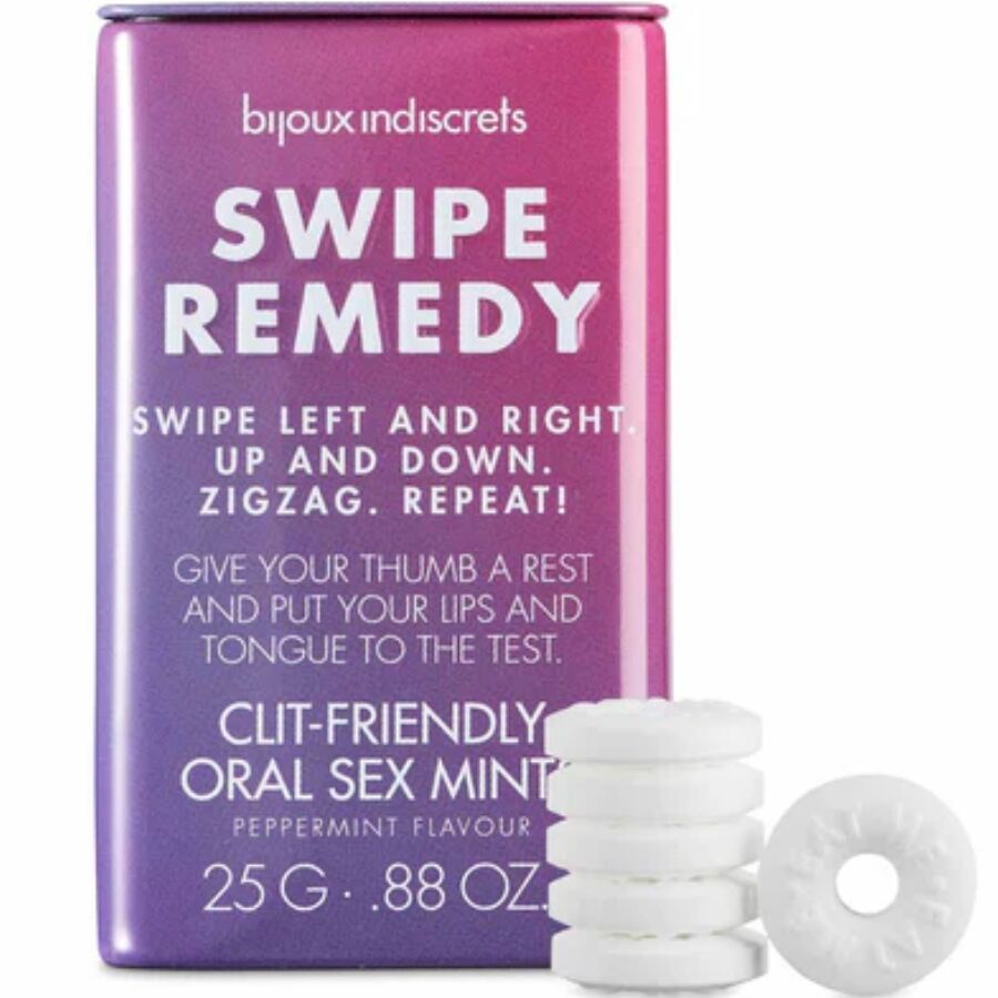 Lila Dose mit "Swipe Remedy"-Aufdruck. Daneben weiße, ringförmige Minzbonbons. Text: "Clit-Friendly Oral Sex Mints".