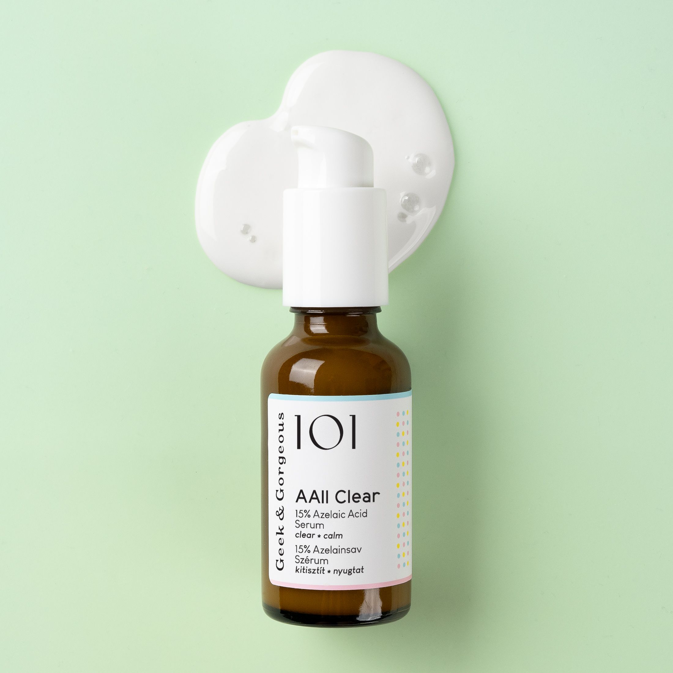 Braune Glasflasche mit Pumpspender, enthält 15% Azelainsäure Serum.