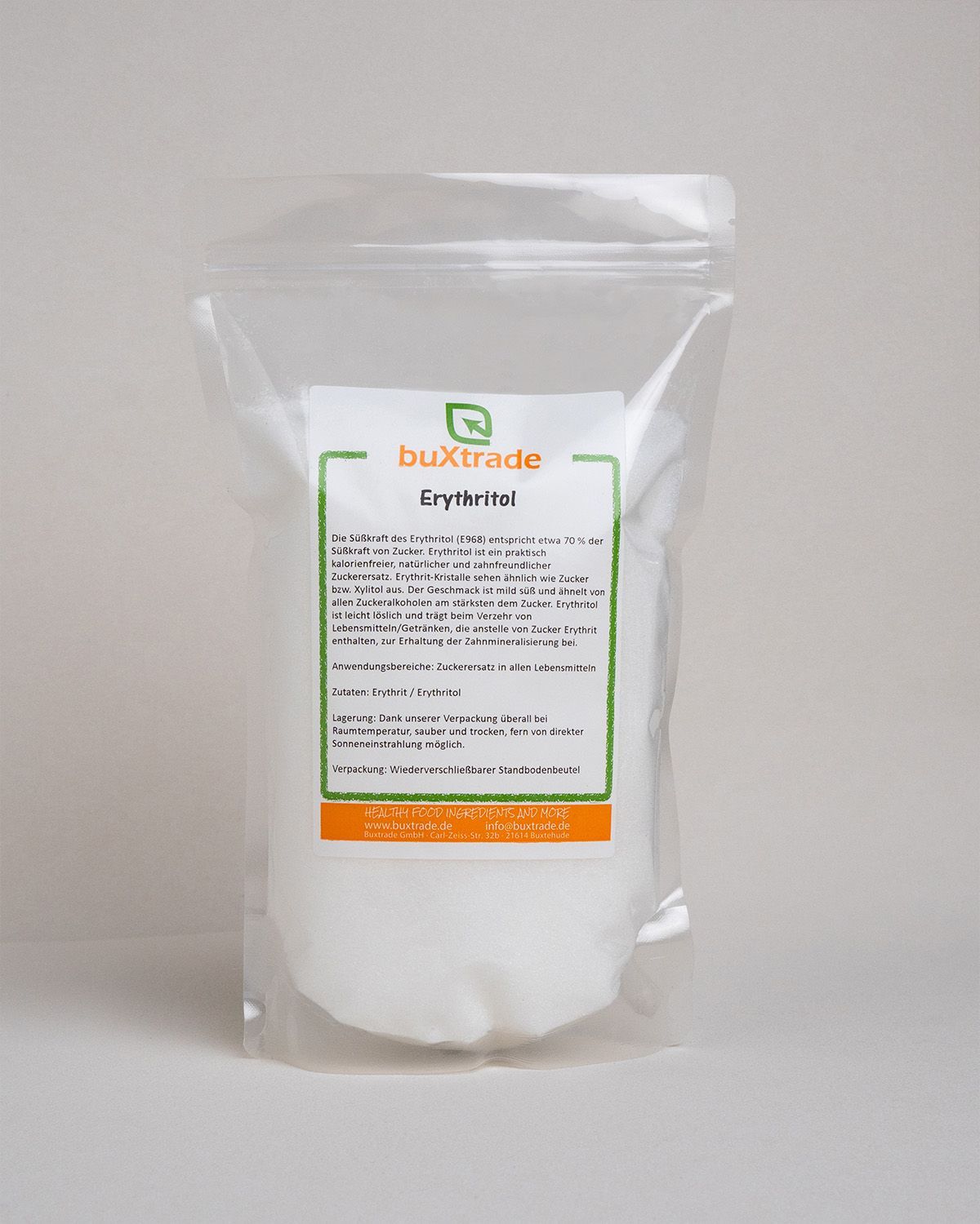 Transparente Verpackung mit buXtrade Erythritol. Weißes Pulver. Aufdruck mit Produktinformationen.