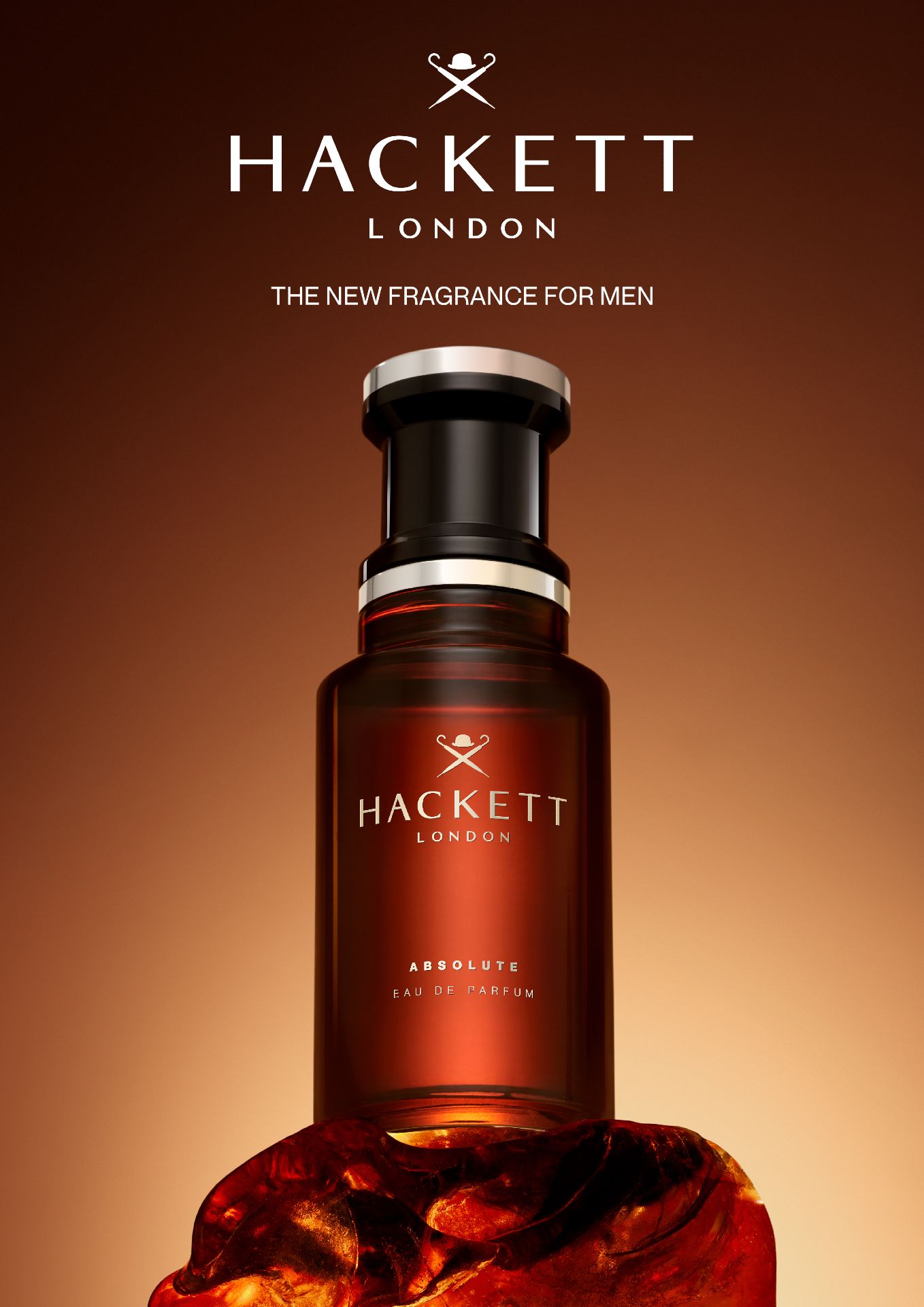 Braune Flasche mit silbernem Verschluss. Aufschrift: Hackett London, Absolute Eau de Parfum. Hintergrund.