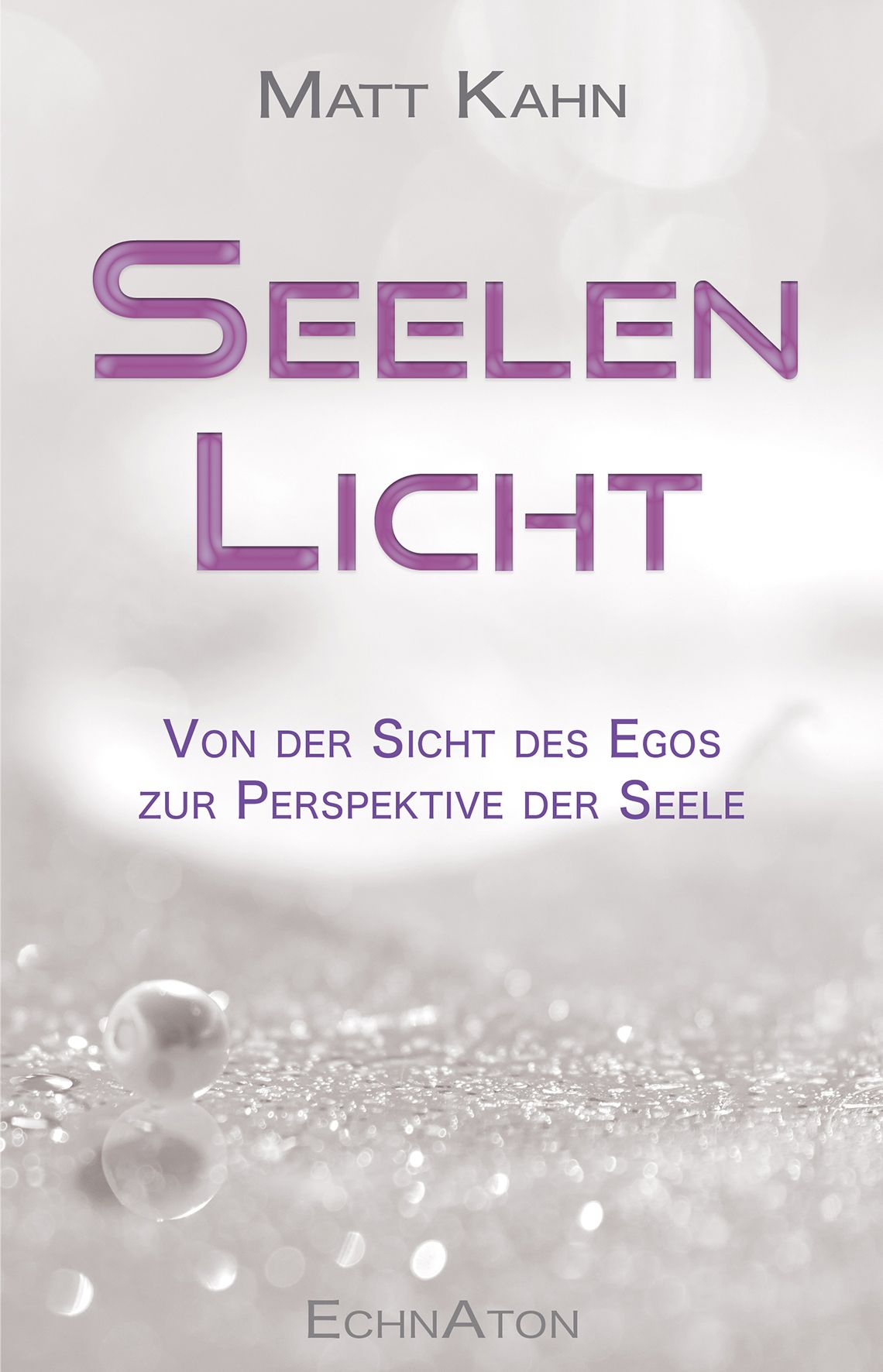 Buchcover mit Titel "Seelenlicht" und Autor Matt Kahn. Untertitel: Von der Sicht des Egos zur Perspektive der Seele. Verlag: EchnATon.