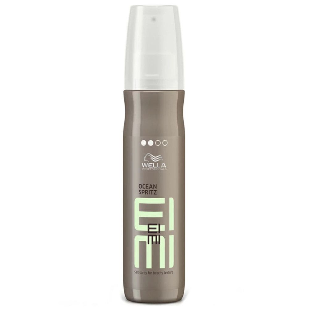 Styling-Spray-Flasche. Graue Flasche mit weißem Sprühkopf. Aufschrift: Wella EIMI Ocean Spritz.