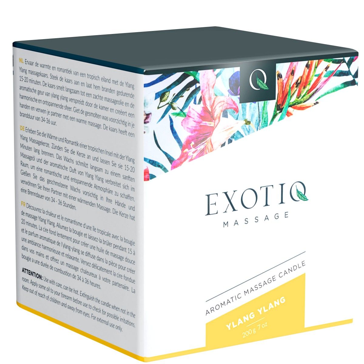 Quadratische Verpackung. Aufschrift: EXOTIQ MASSAGE, AROMATIC MASSAGE CANDLE, YLANG YLANG. Floralmuster. Q-Logo.