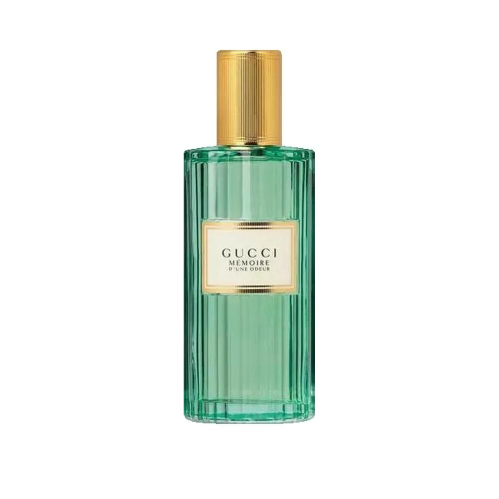 Grünes Glasparfüm mit goldfarbenem Deckel. Etikett mit Schriftzug Gucci Mémoire d'une Odeur.